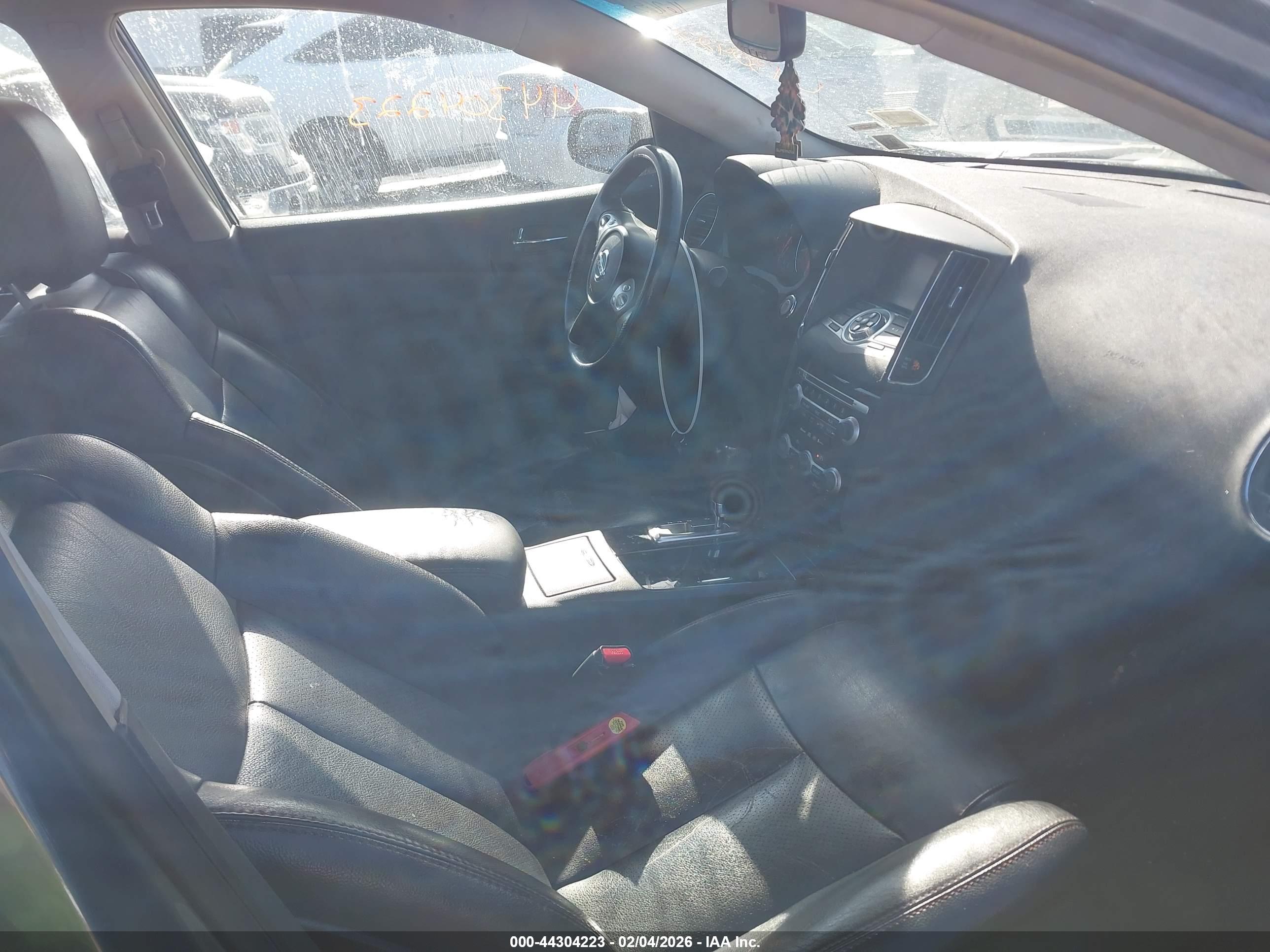 NISSAN MAXIMA image 5