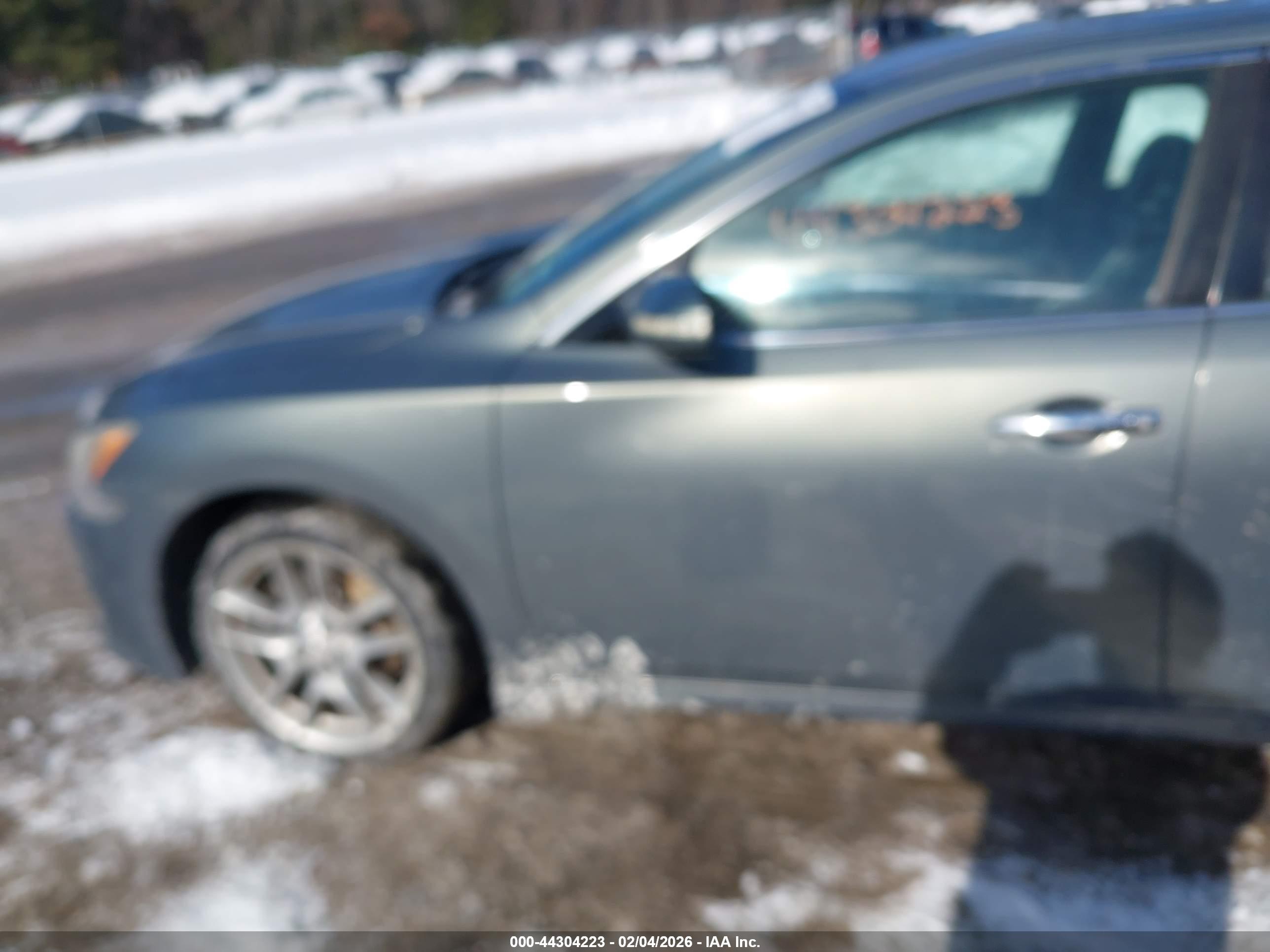 NISSAN MAXIMA image 6