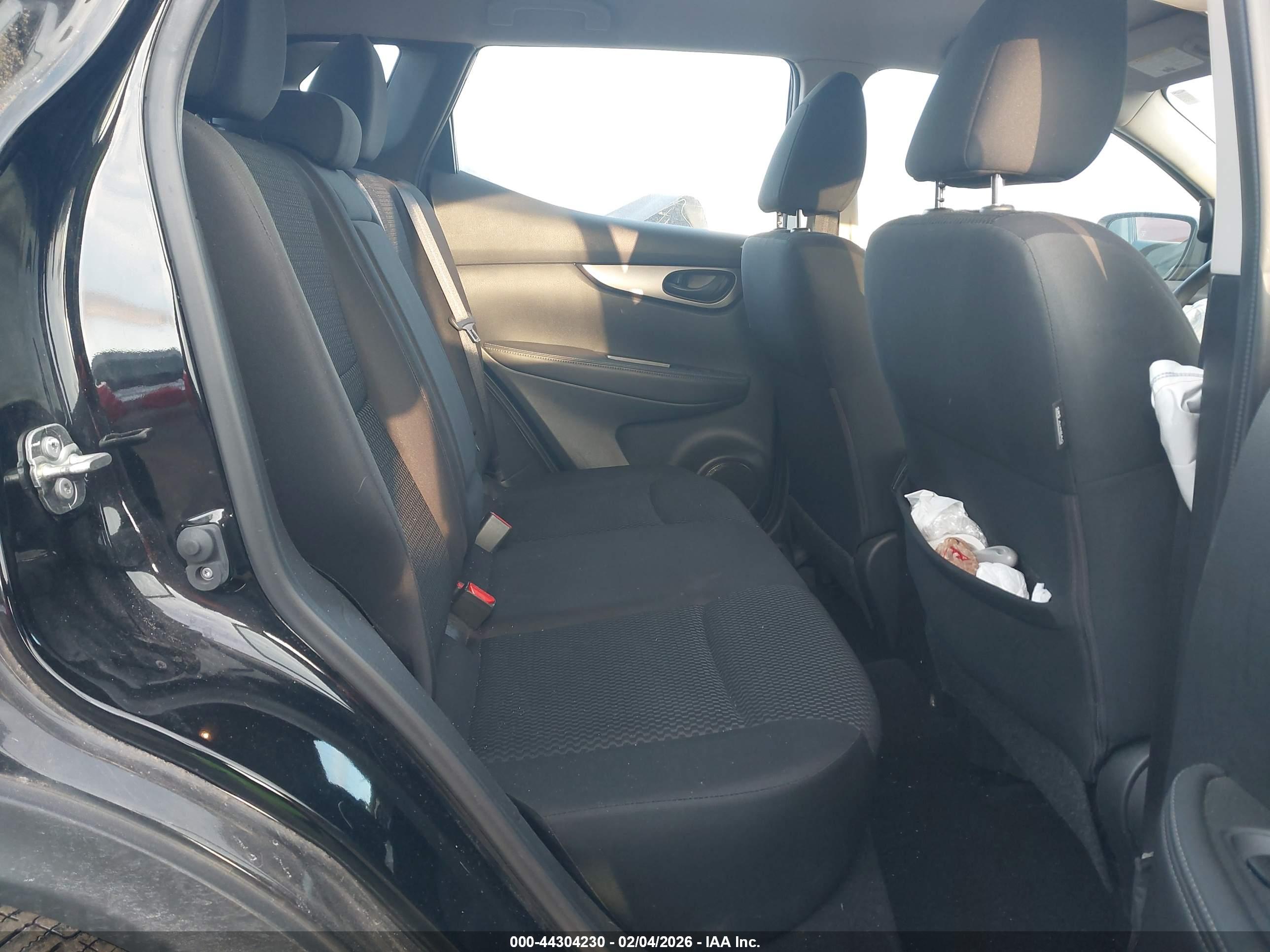 NISSAN ROGUE image 8