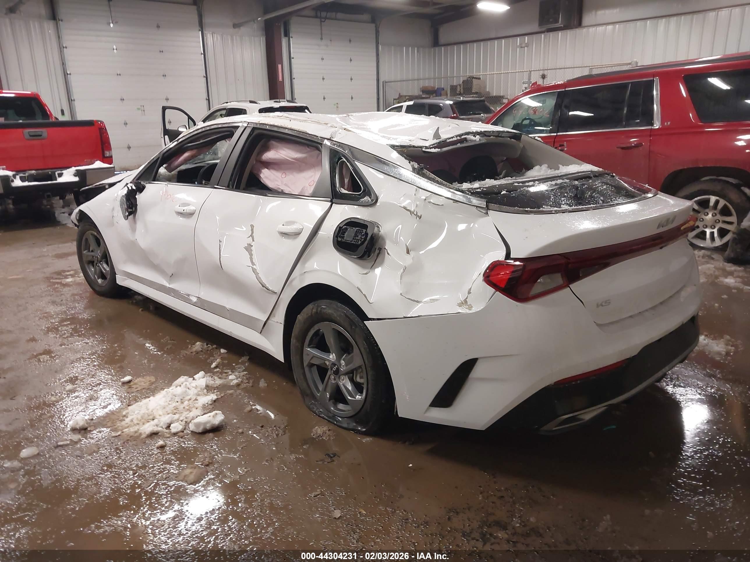 KIA K5 image 3