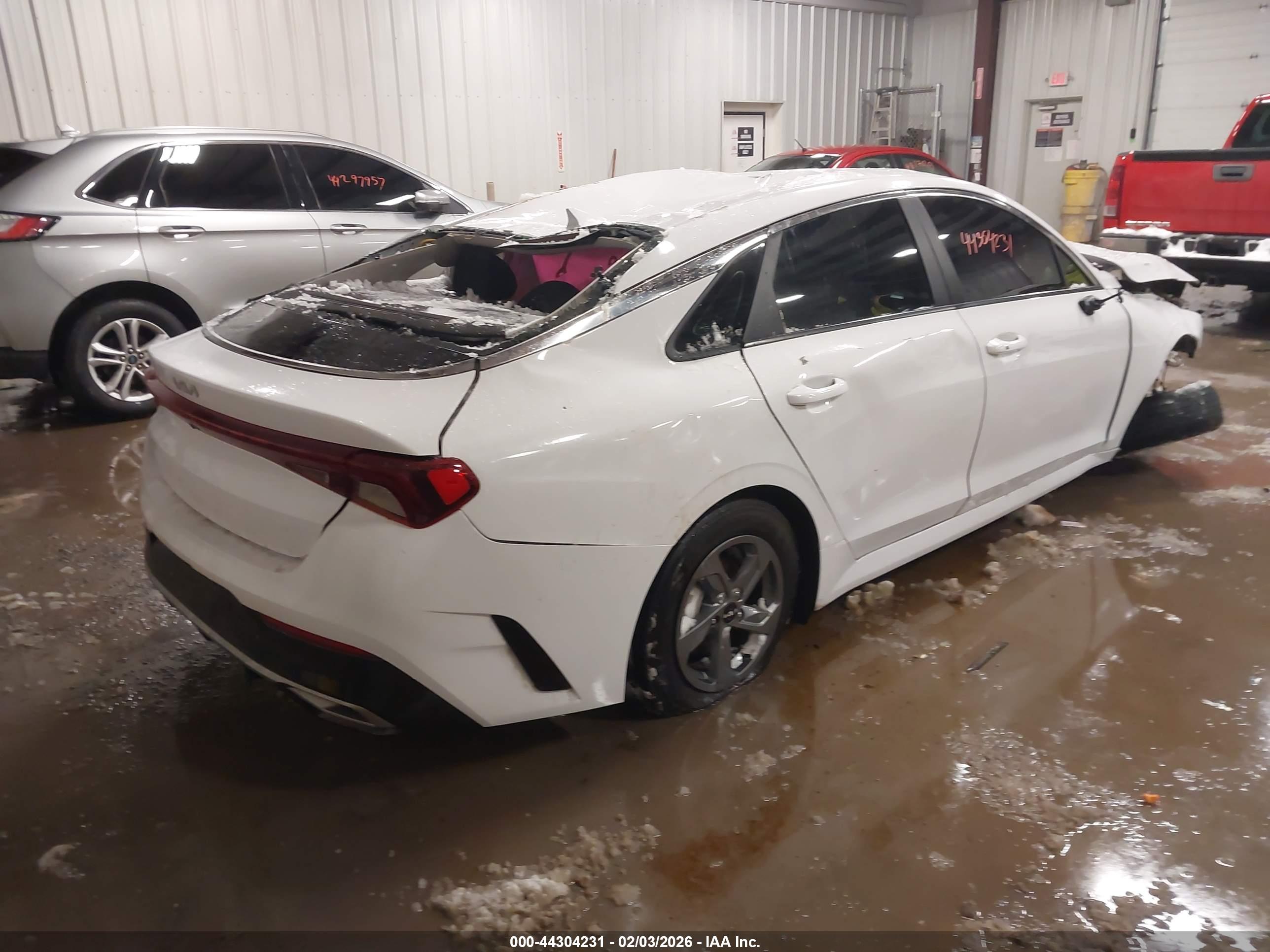 KIA K5 image 4