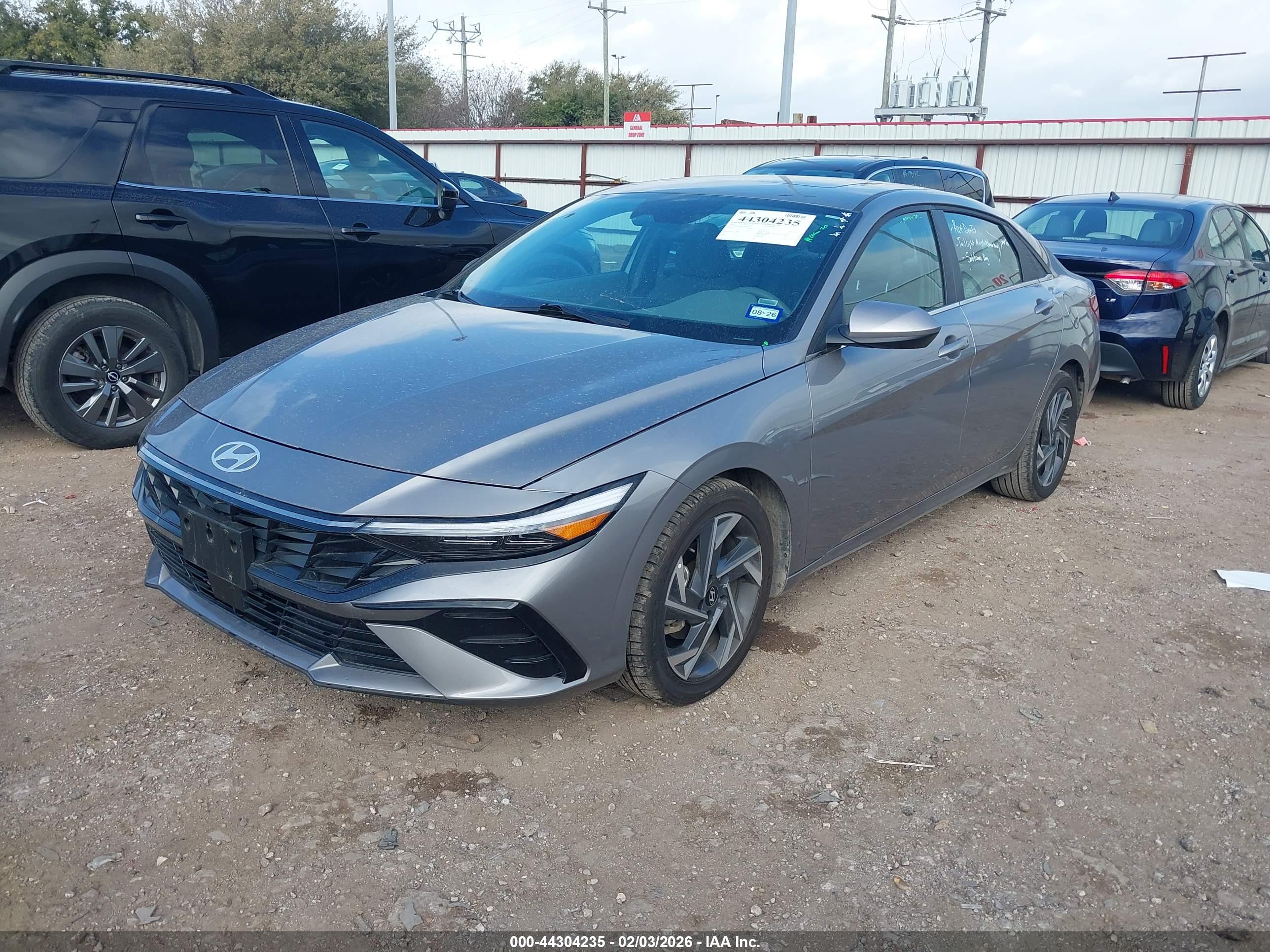 HYUNDAI ELANTRA image 2