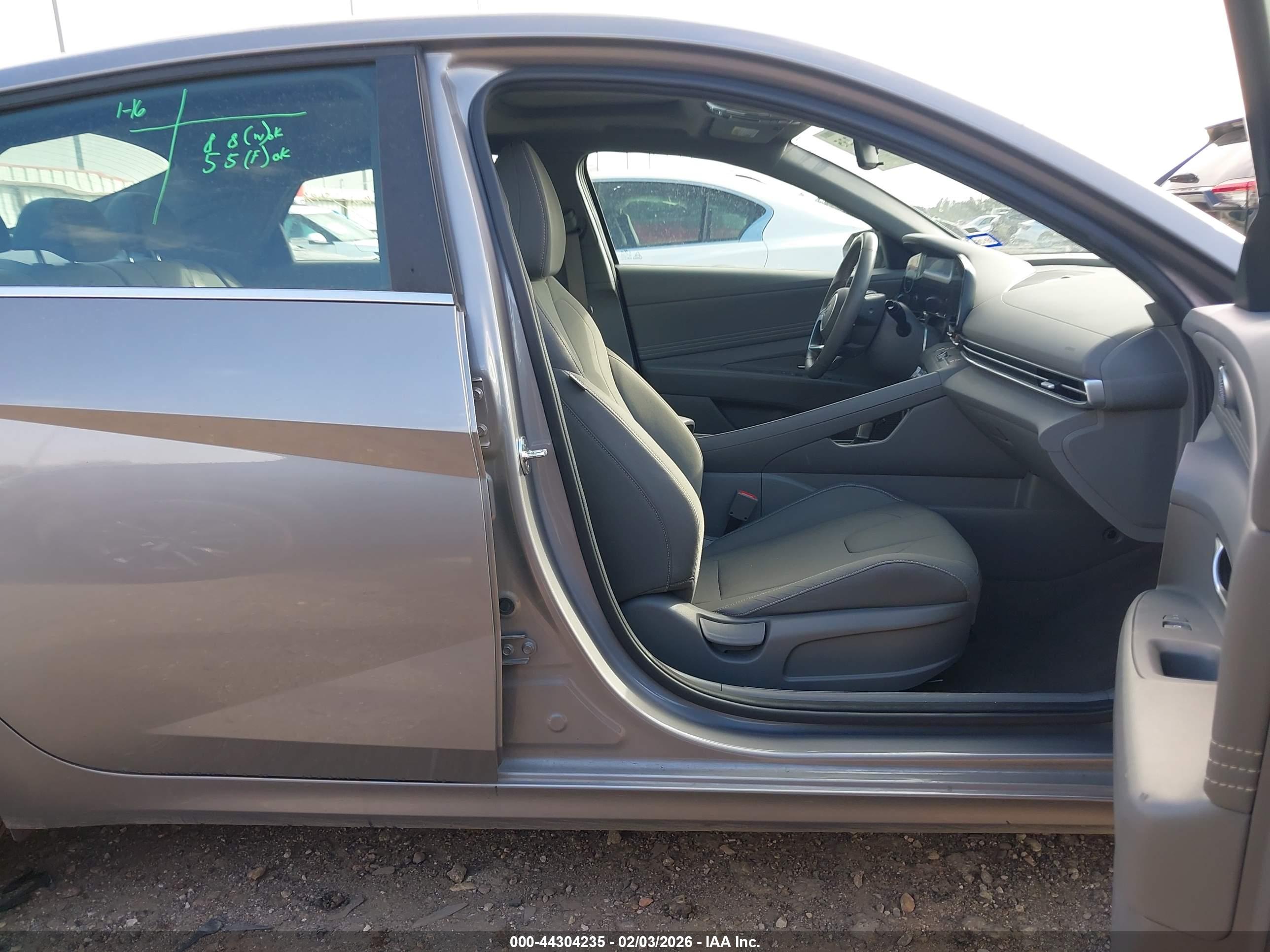HYUNDAI ELANTRA image 5