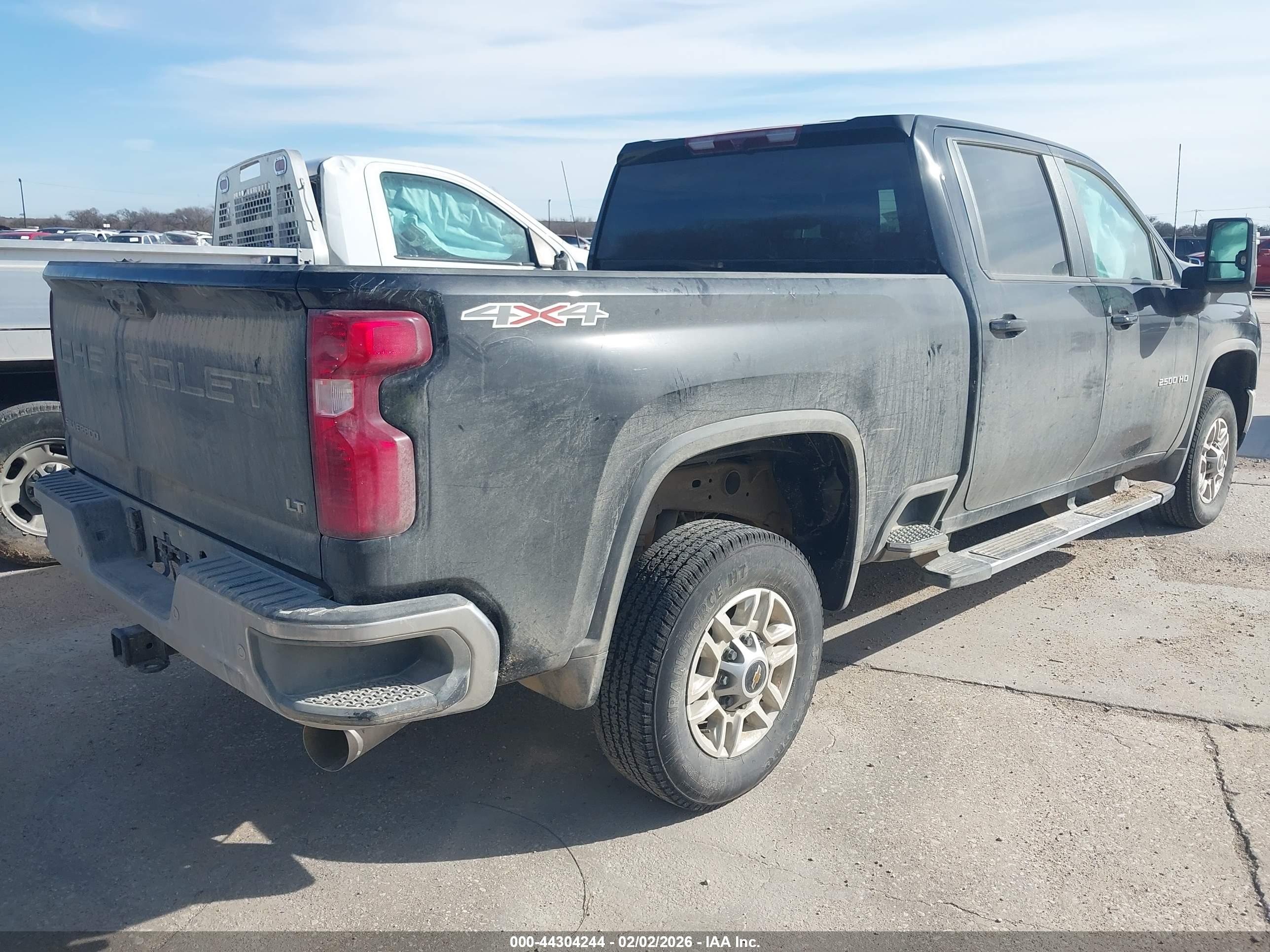 CHEVROLET SILVERADO image 4