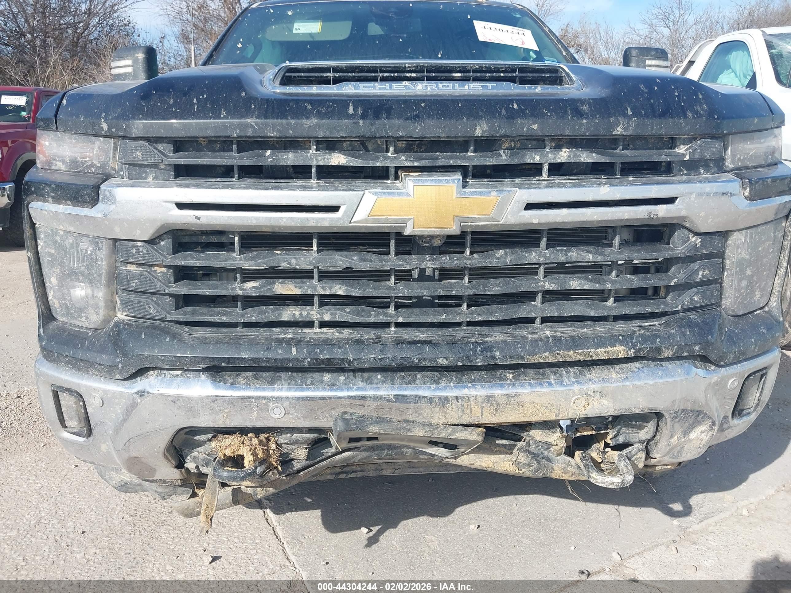 CHEVROLET SILVERADO image 6