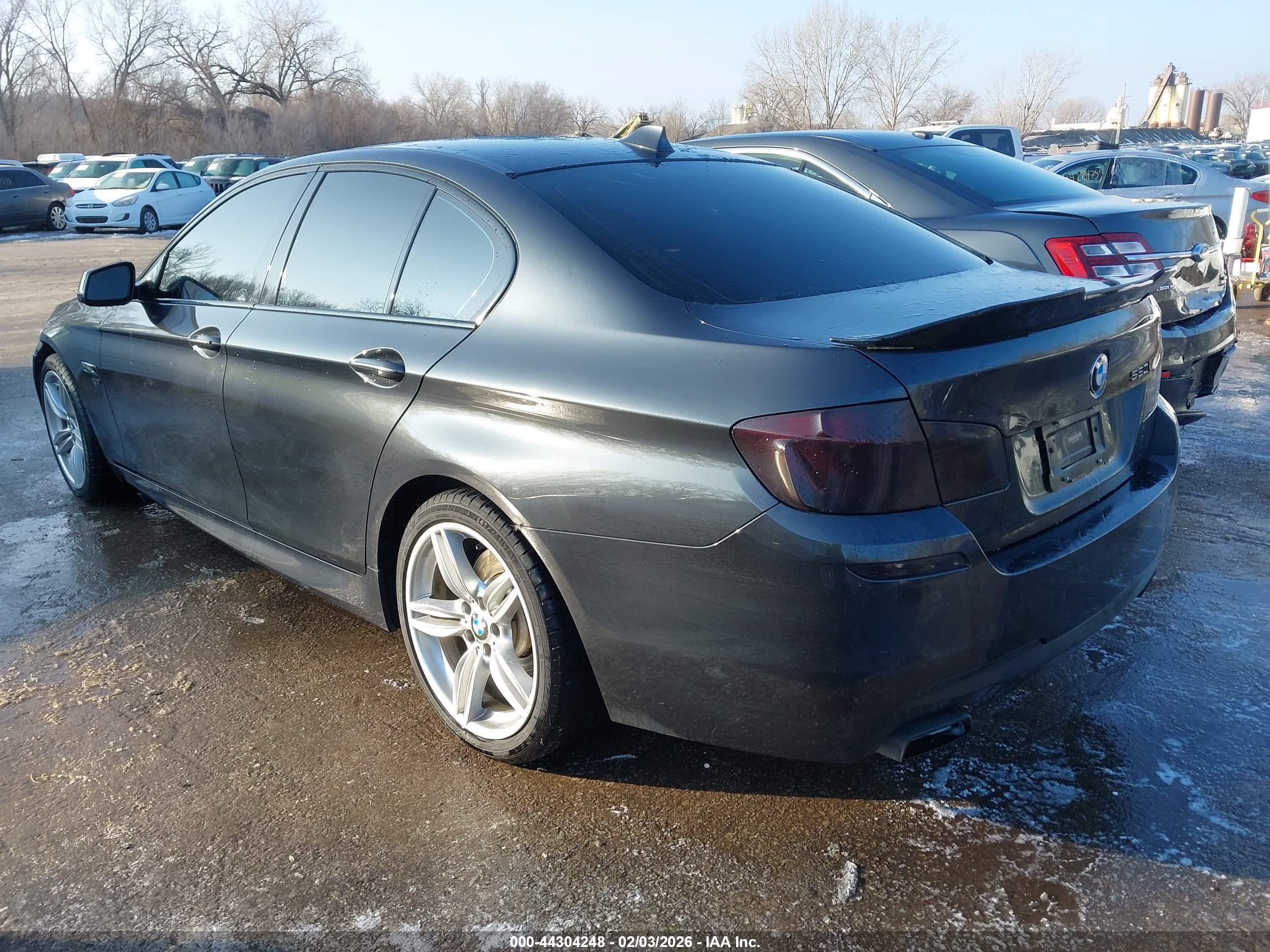 BMW 550I image 3