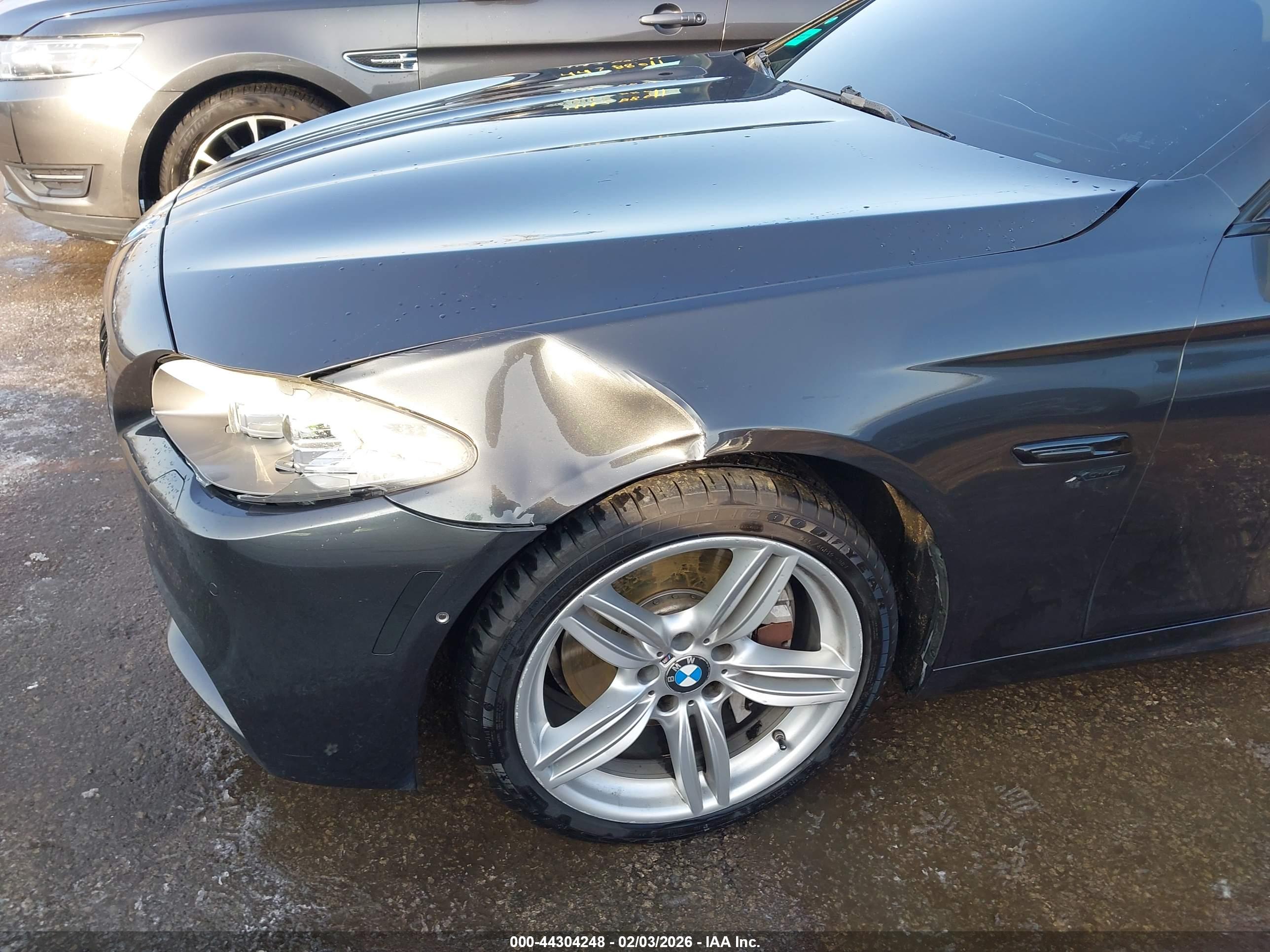 BMW 550I image 6