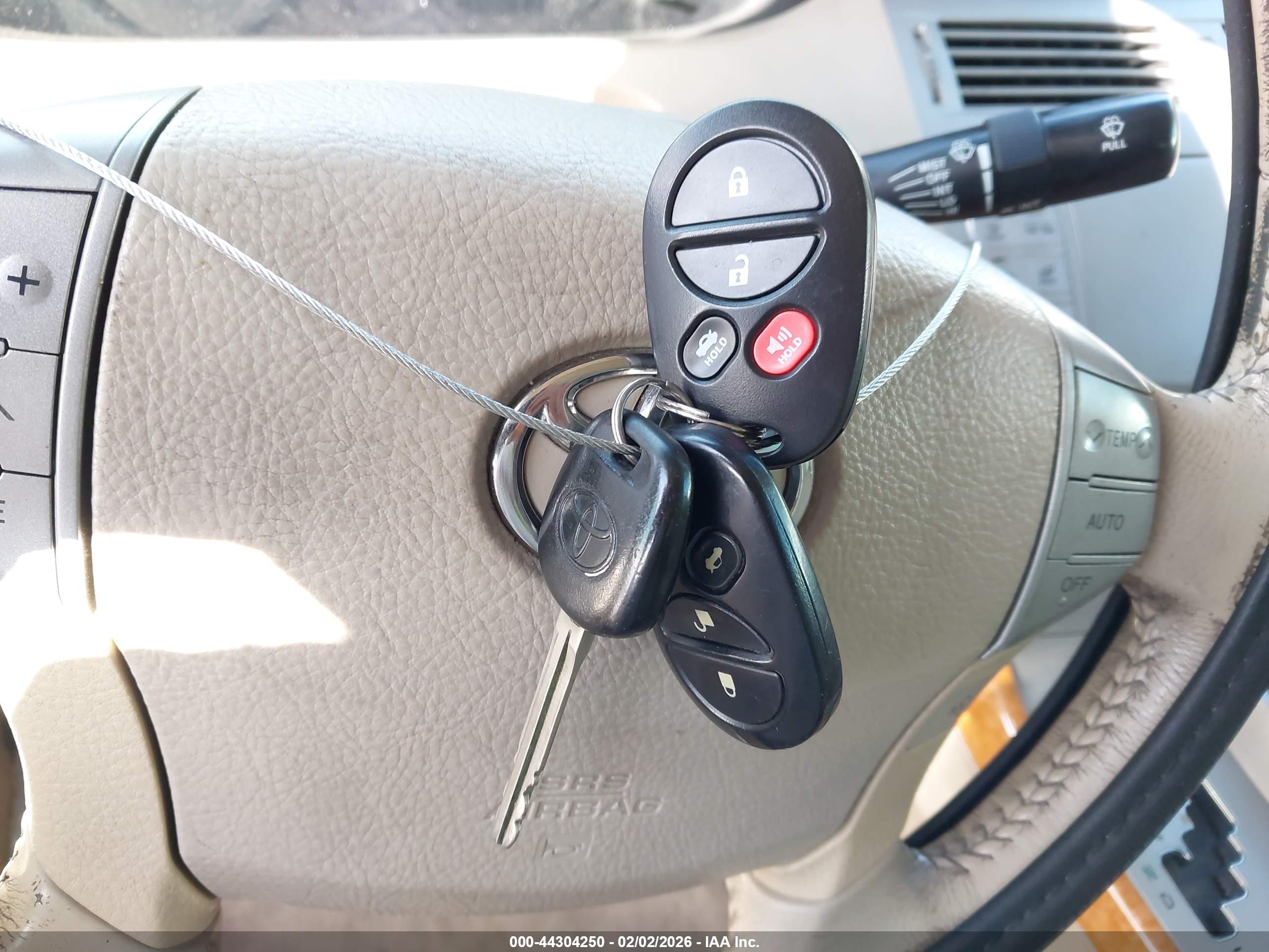 TOYOTA AVALON image 11