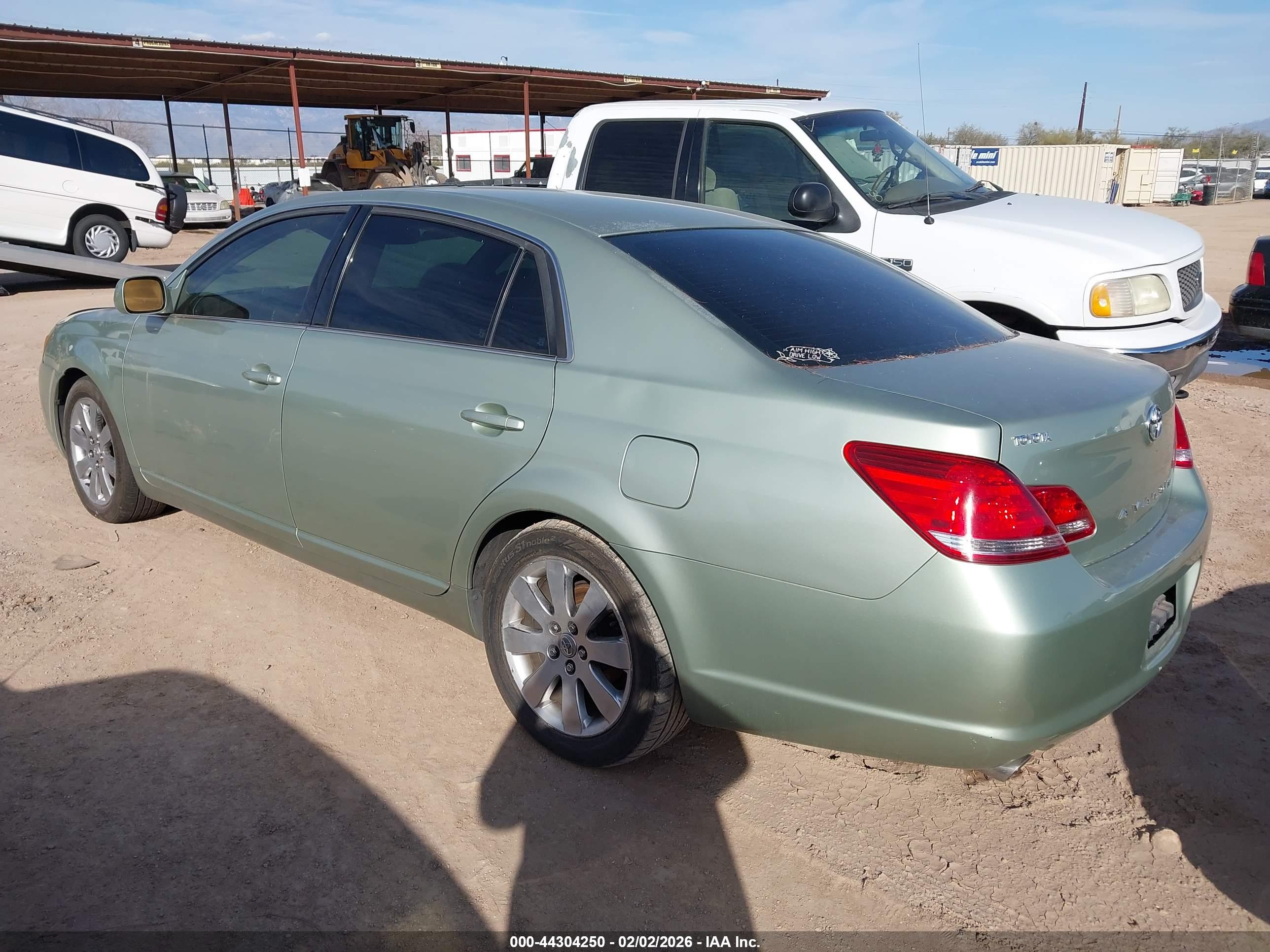 TOYOTA AVALON image 3