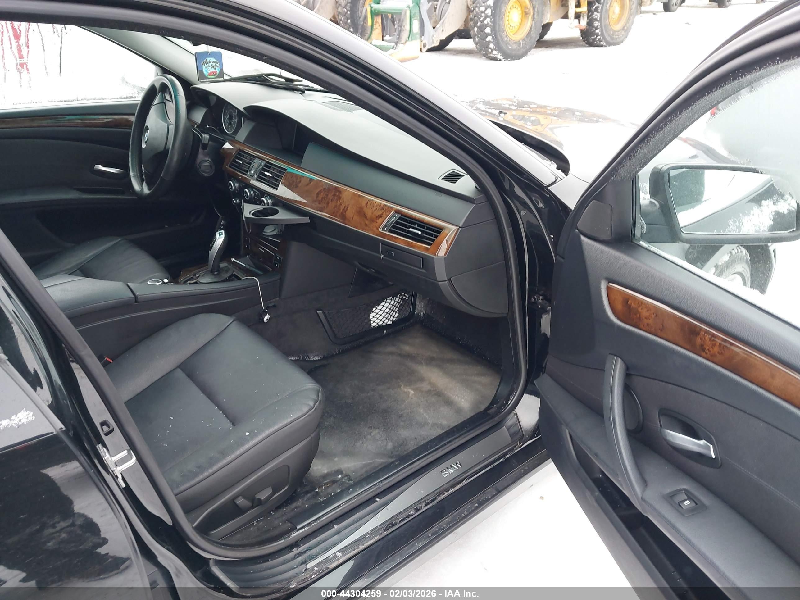 BMW 528I image 5