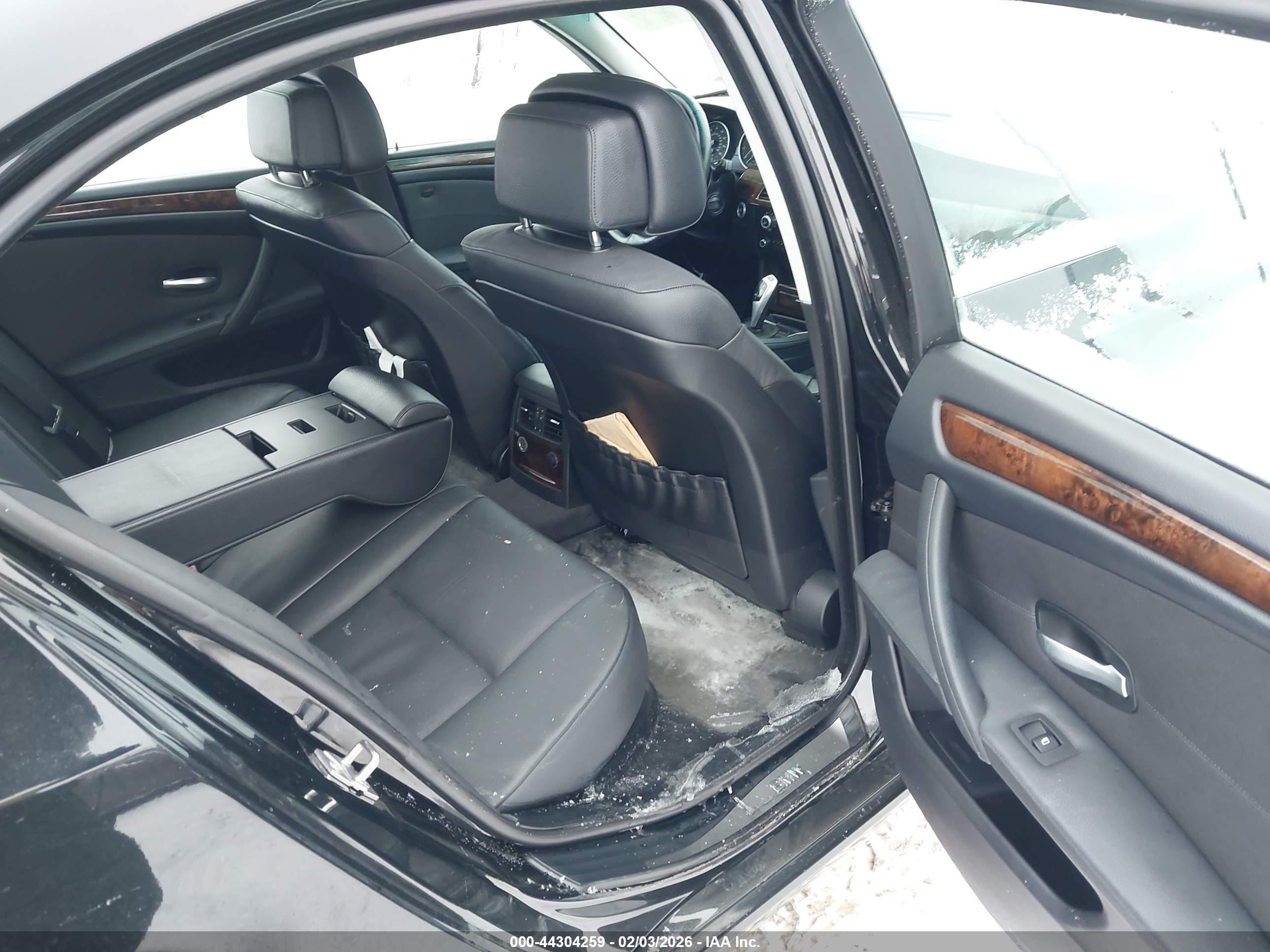 BMW 528I image 8