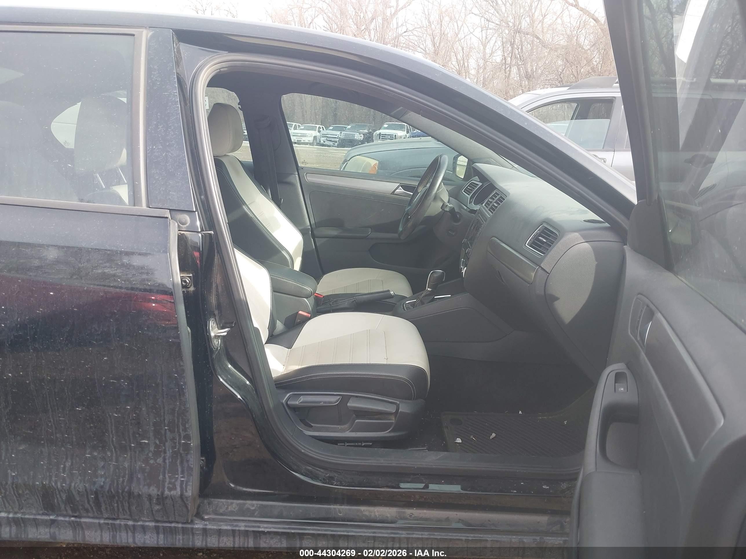 VOLKSWAGEN JETTA image 5
