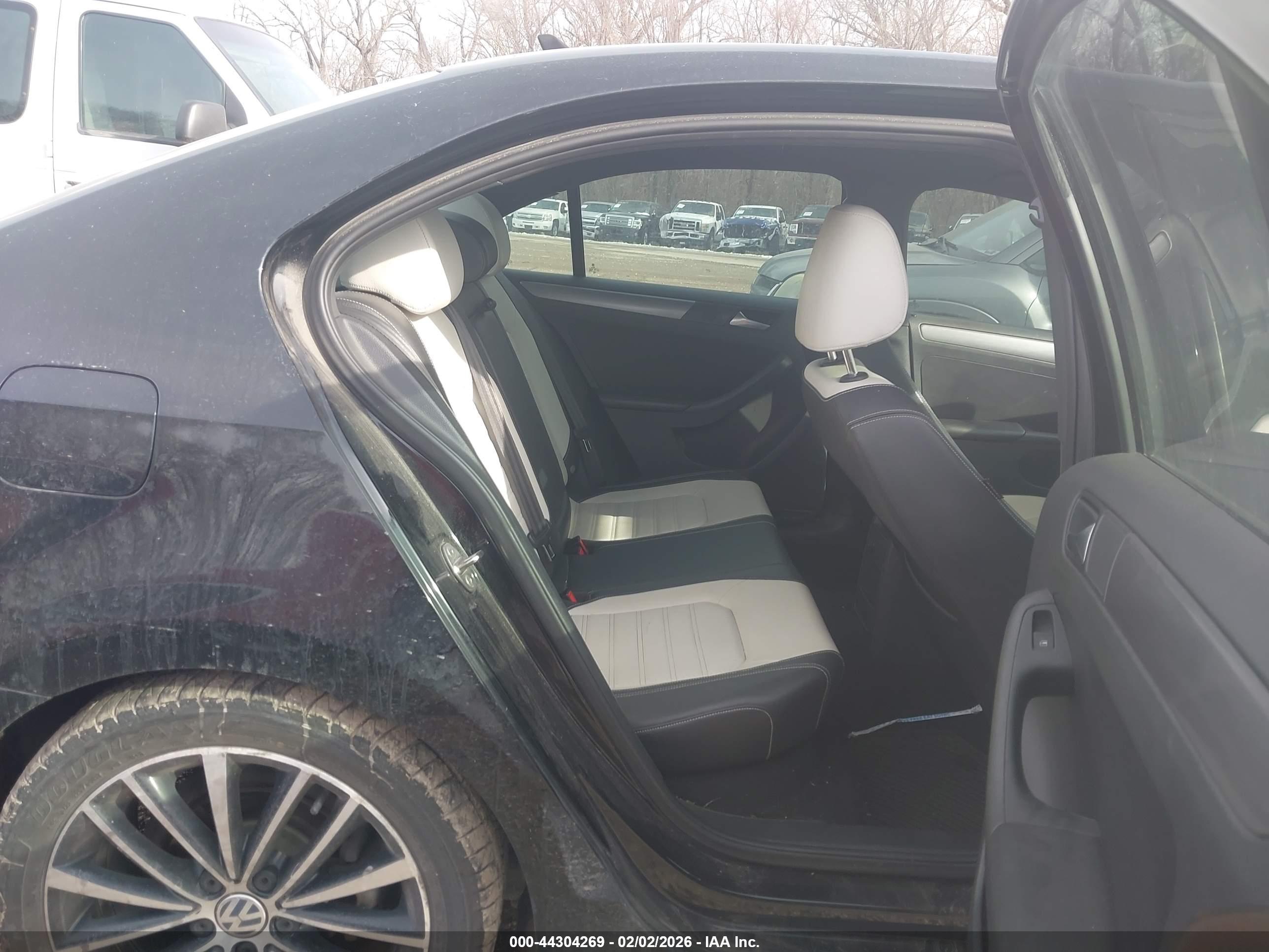 VOLKSWAGEN JETTA image 8