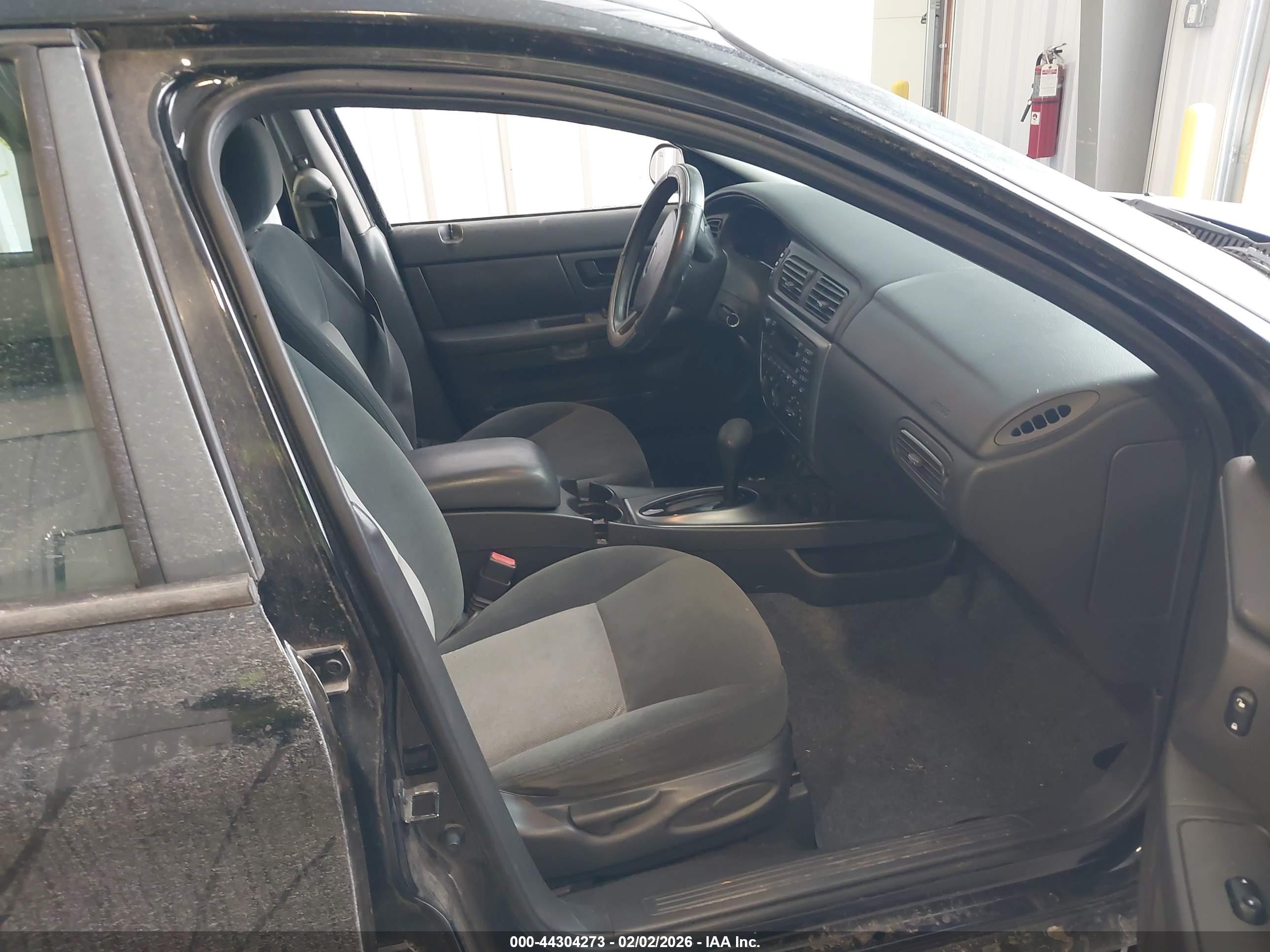FORD TAURUS image 5