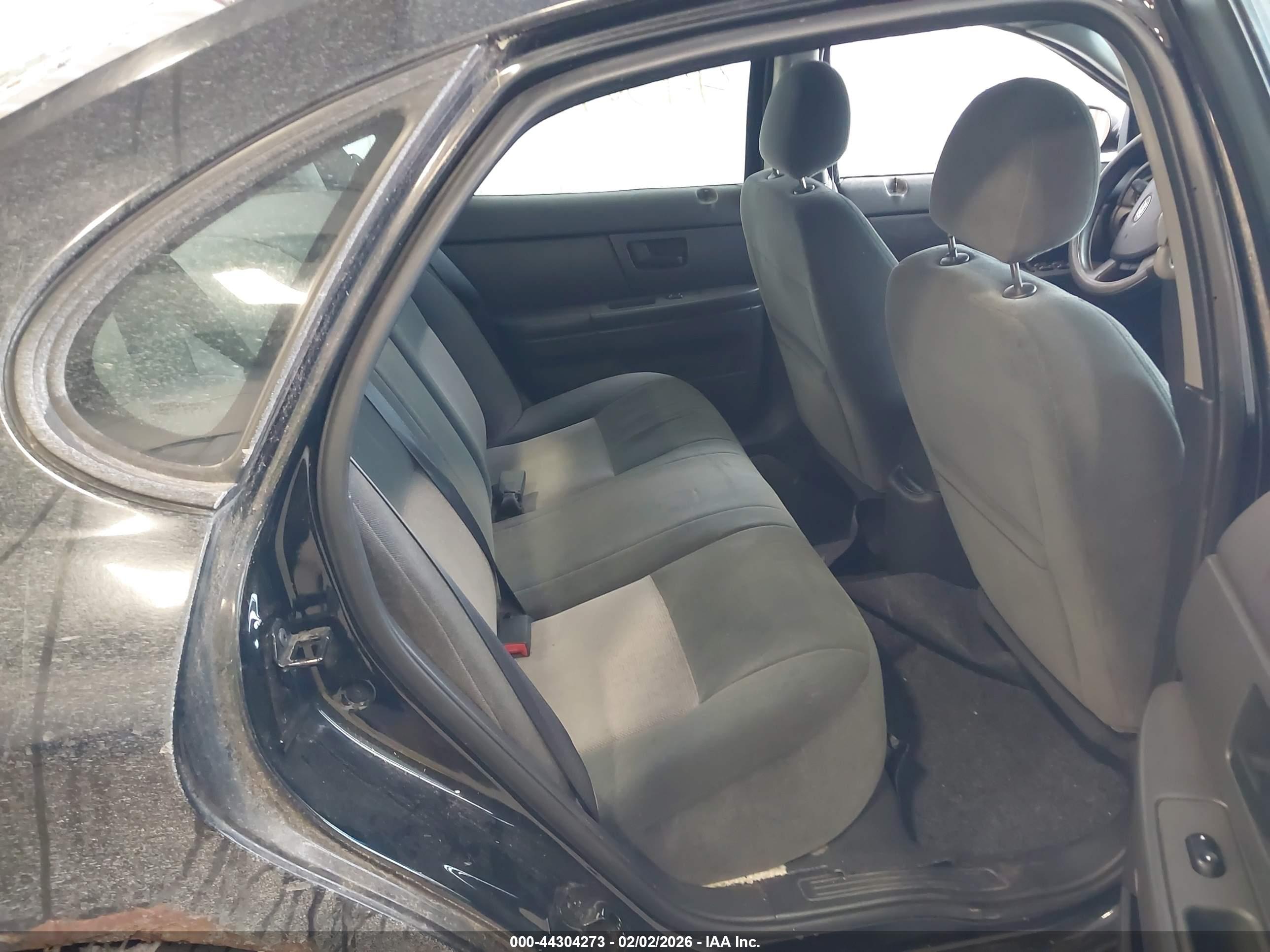 FORD TAURUS image 8