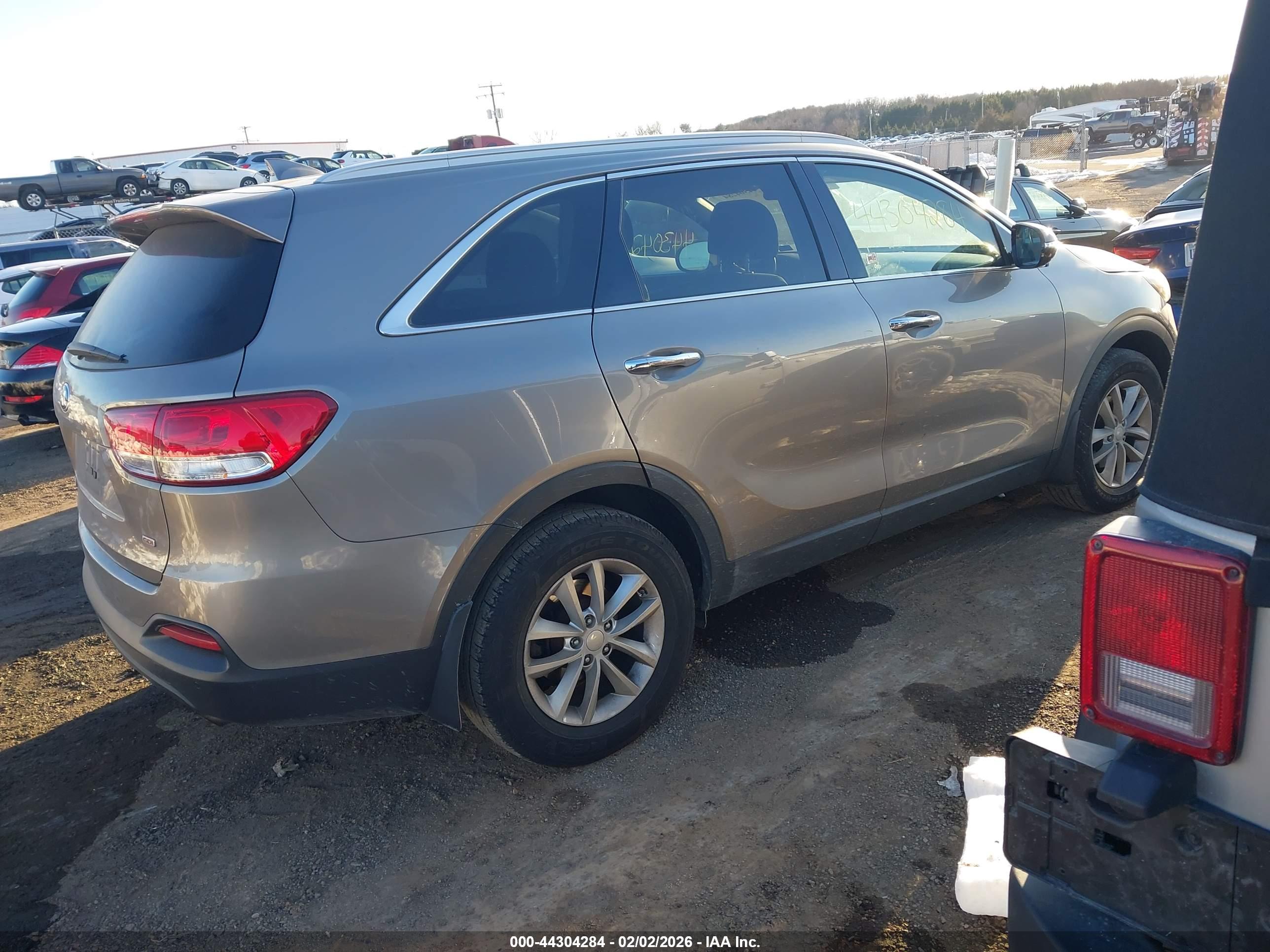 KIA SORENTO image 4