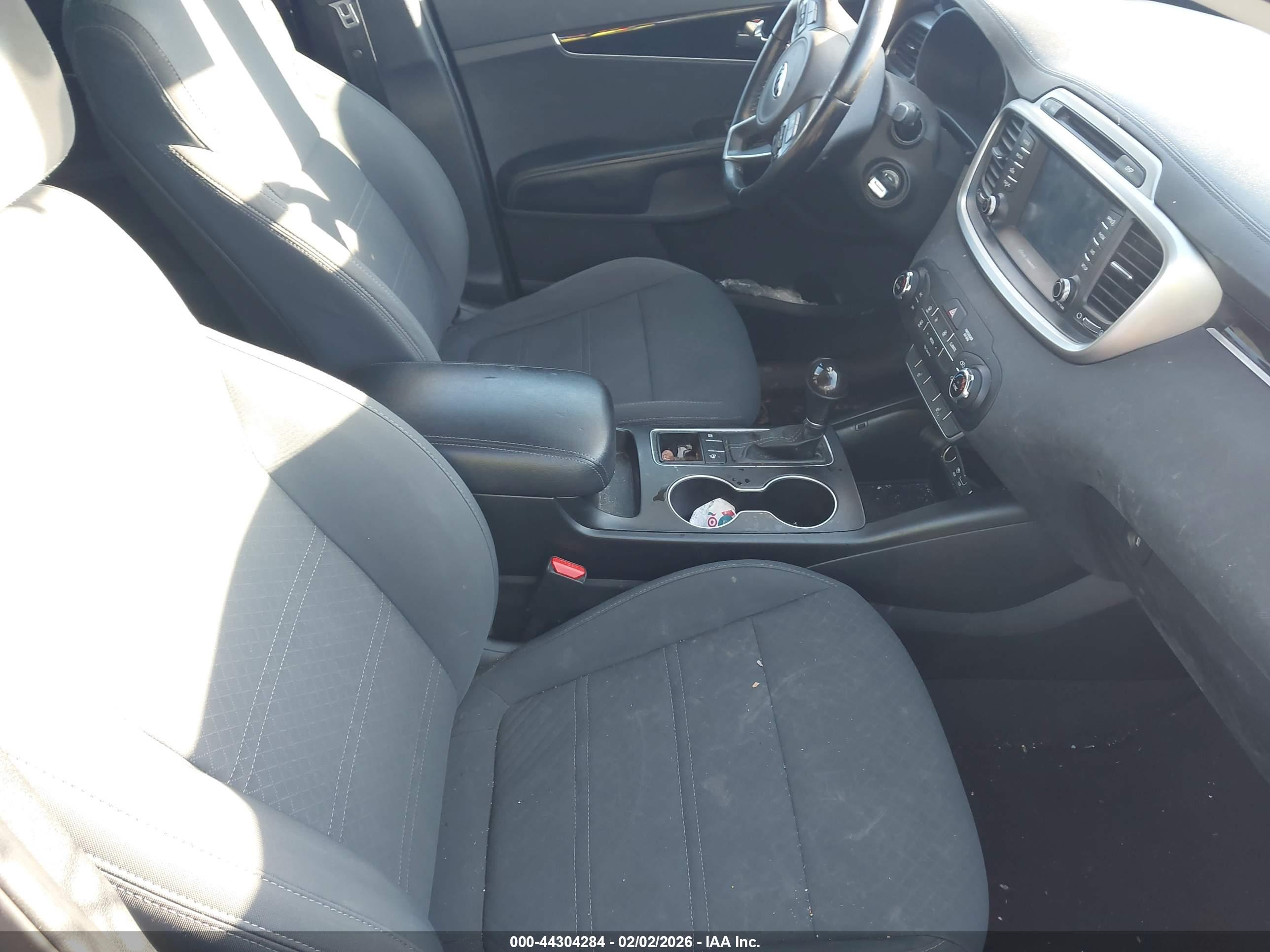 KIA SORENTO image 5