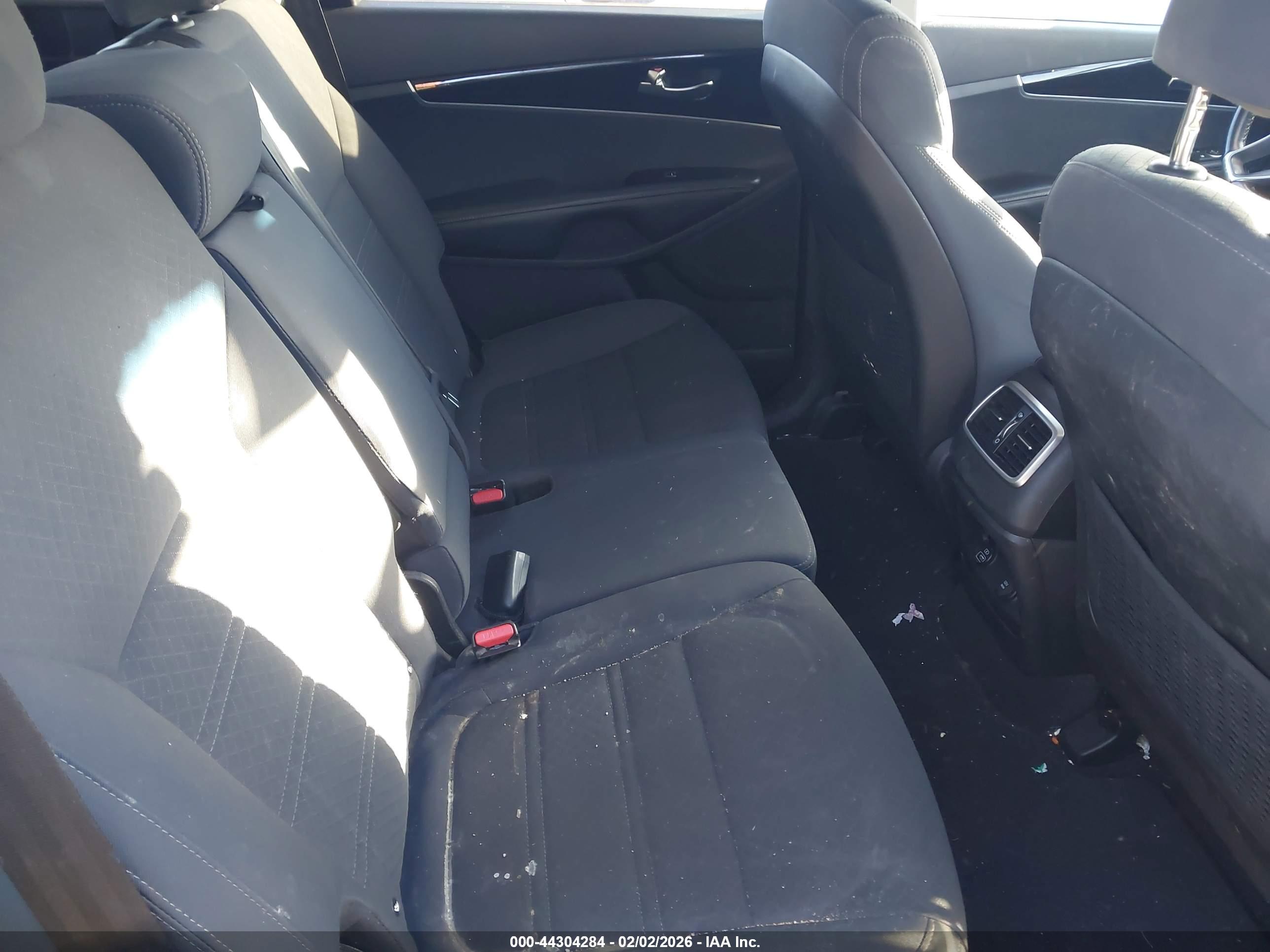 KIA SORENTO image 8