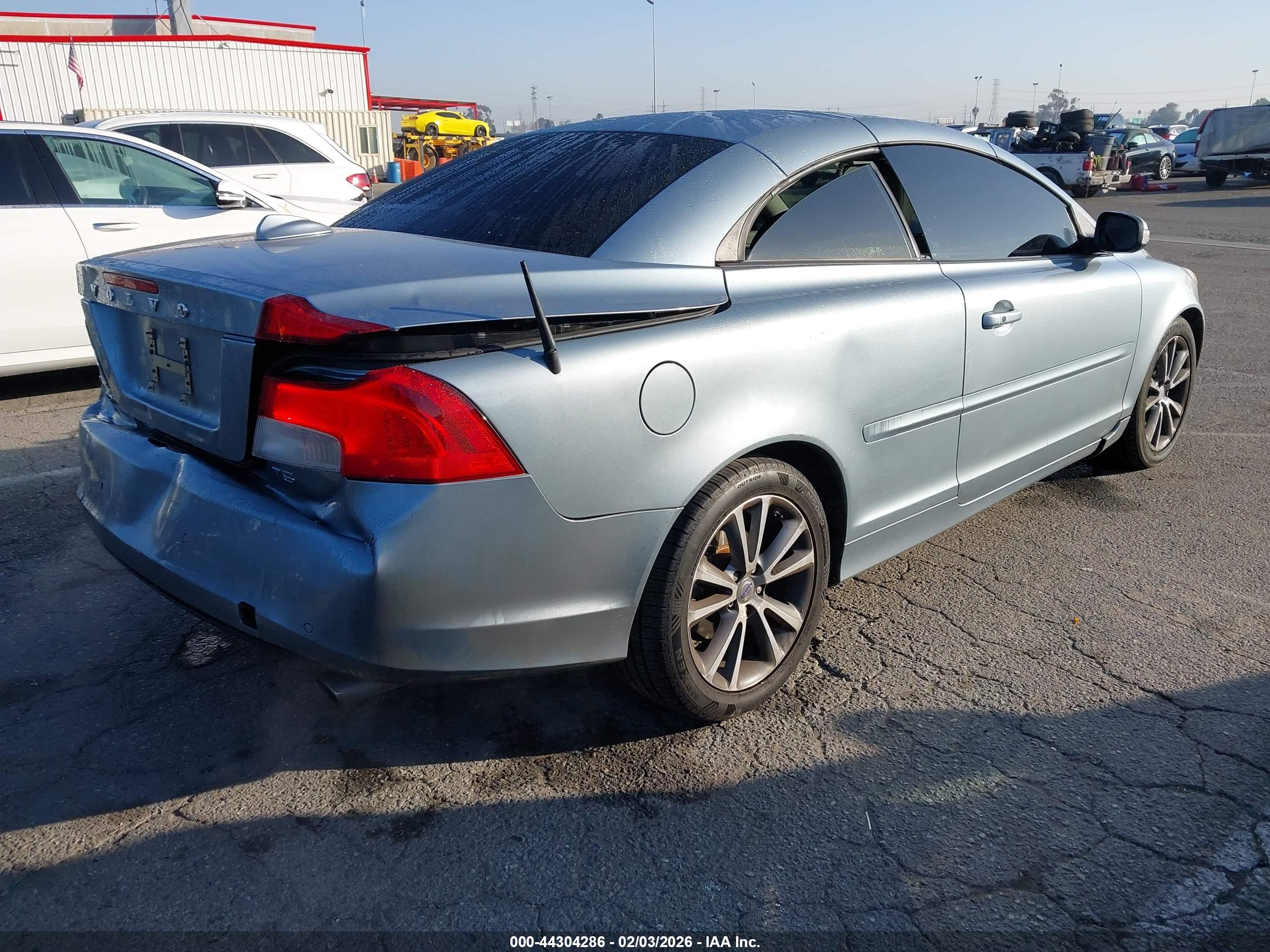 VOLVO C70 image 4