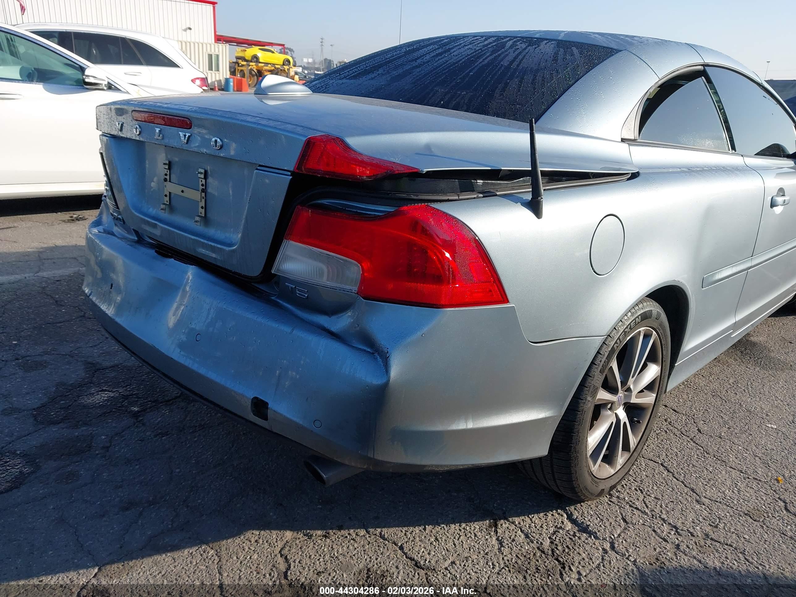 VOLVO C70 image 6