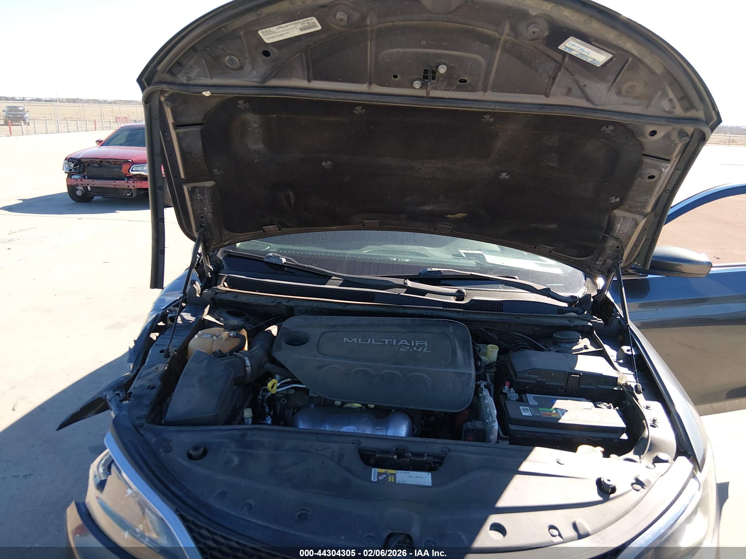 CHRYSLER 200 image 10