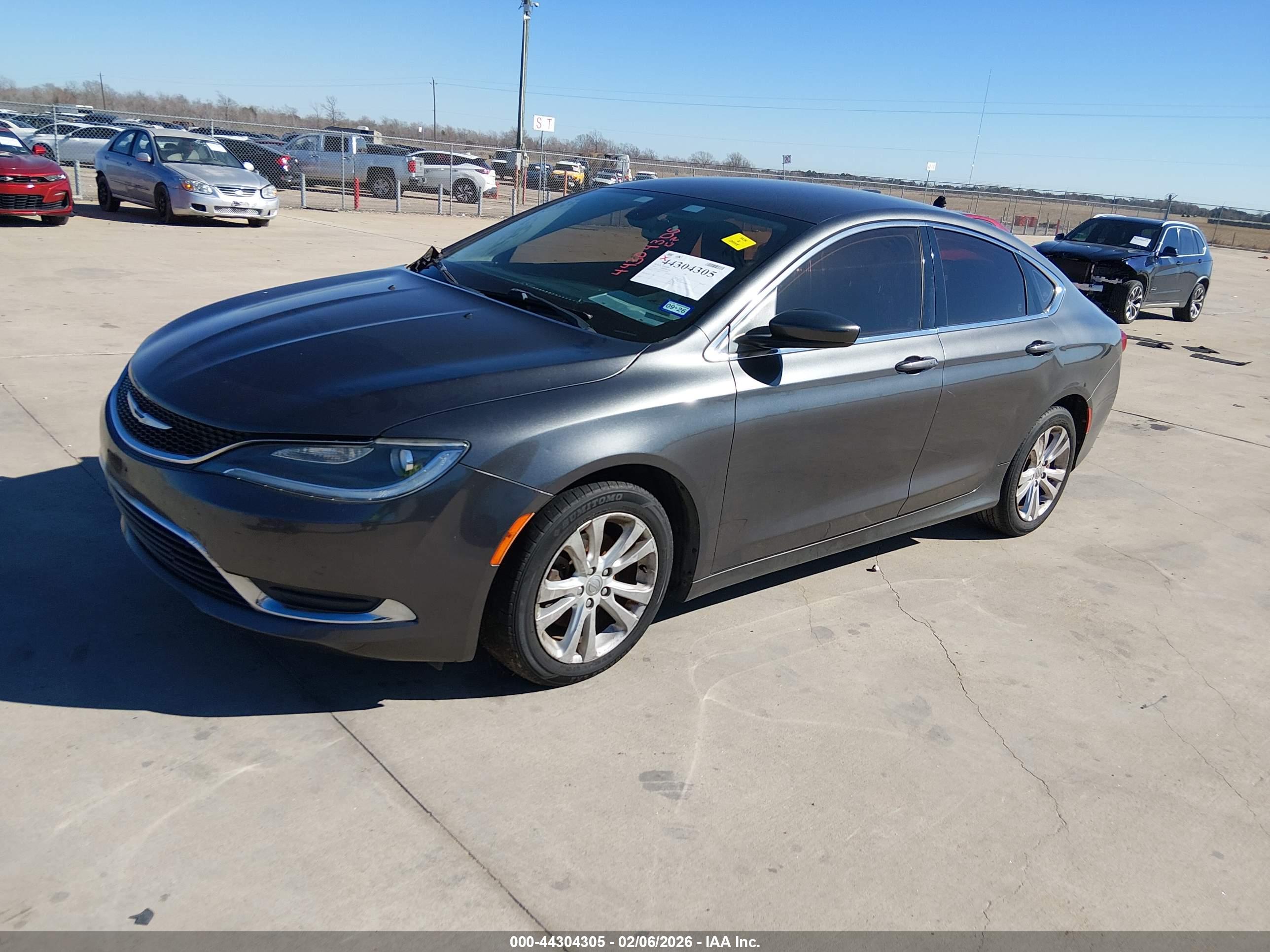 CHRYSLER 200 image 2