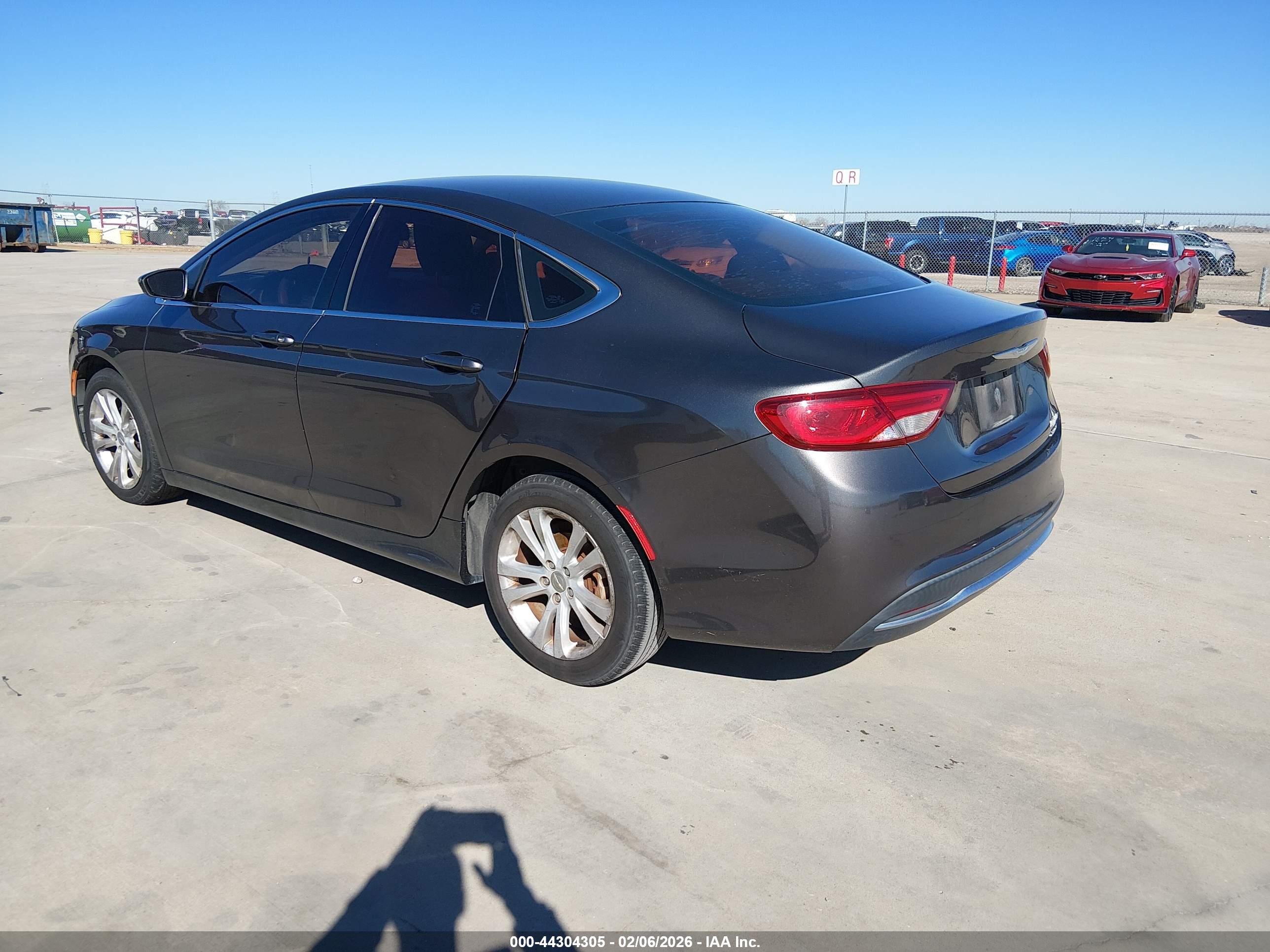 CHRYSLER 200 image 3