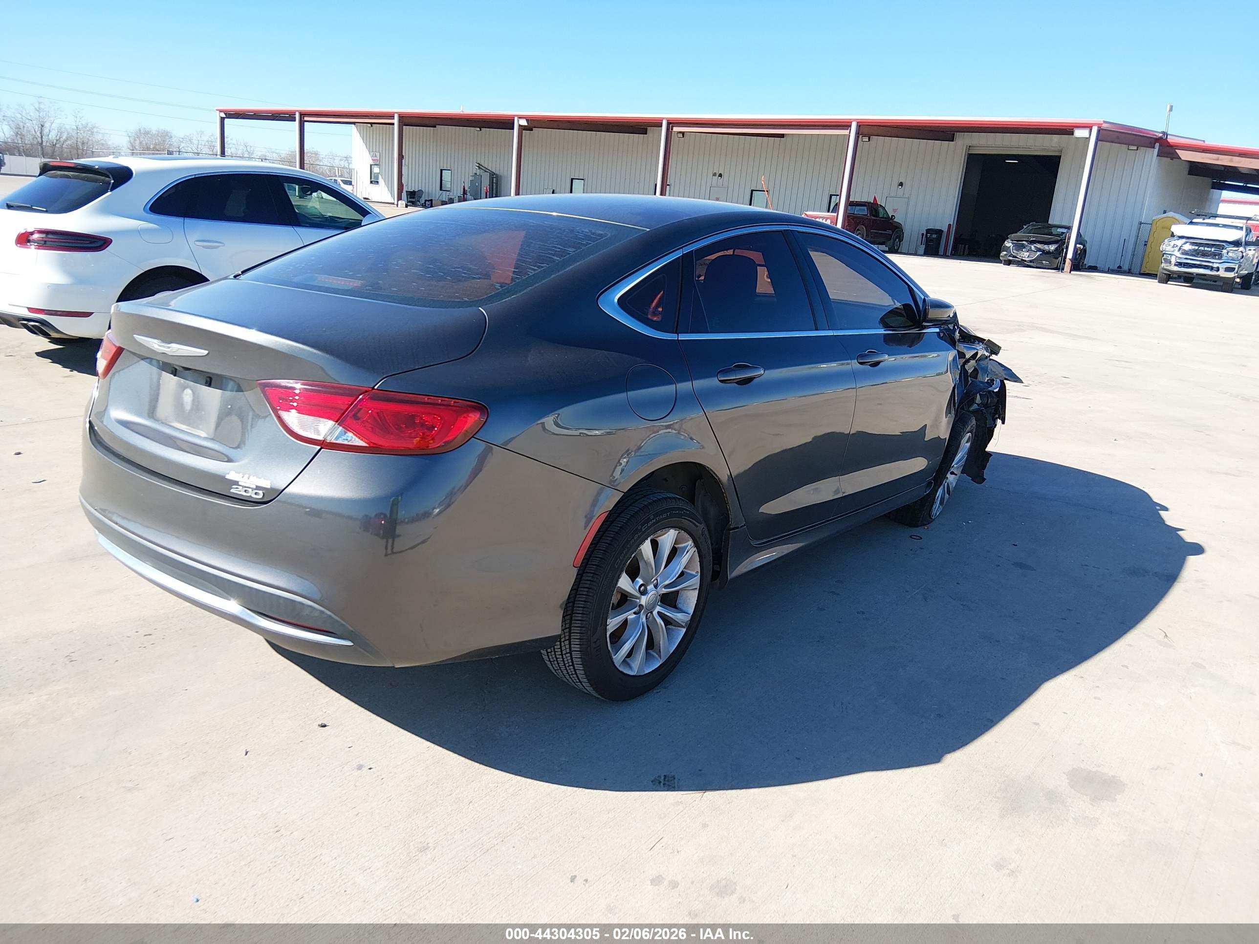 CHRYSLER 200 image 4