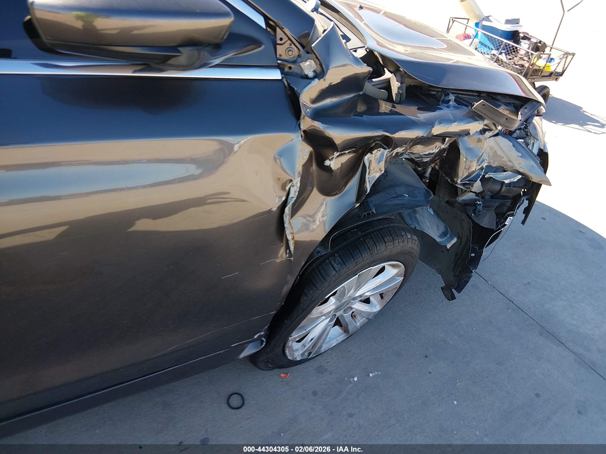 CHRYSLER 200 image 6