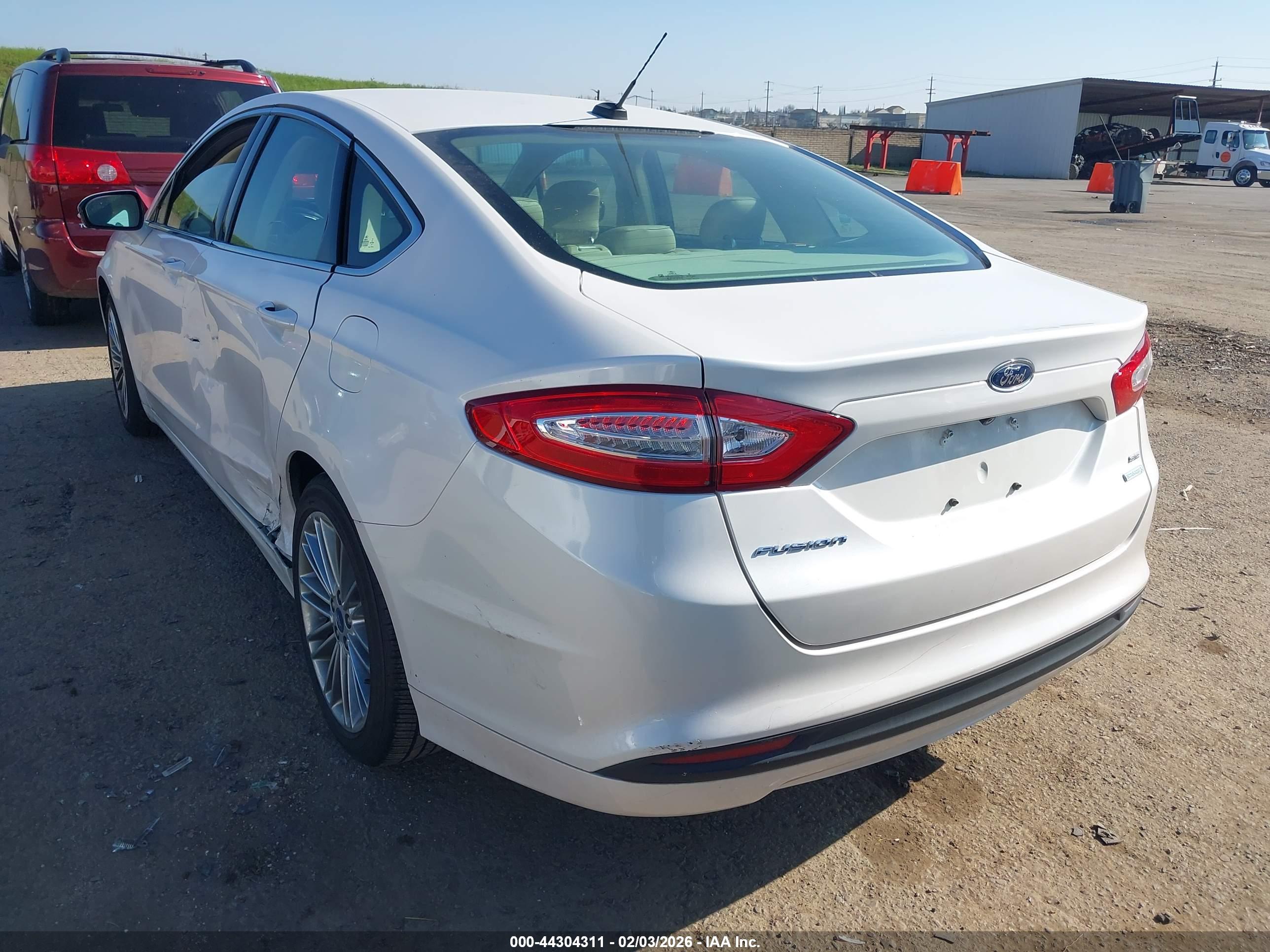 FORD FUSION image 3