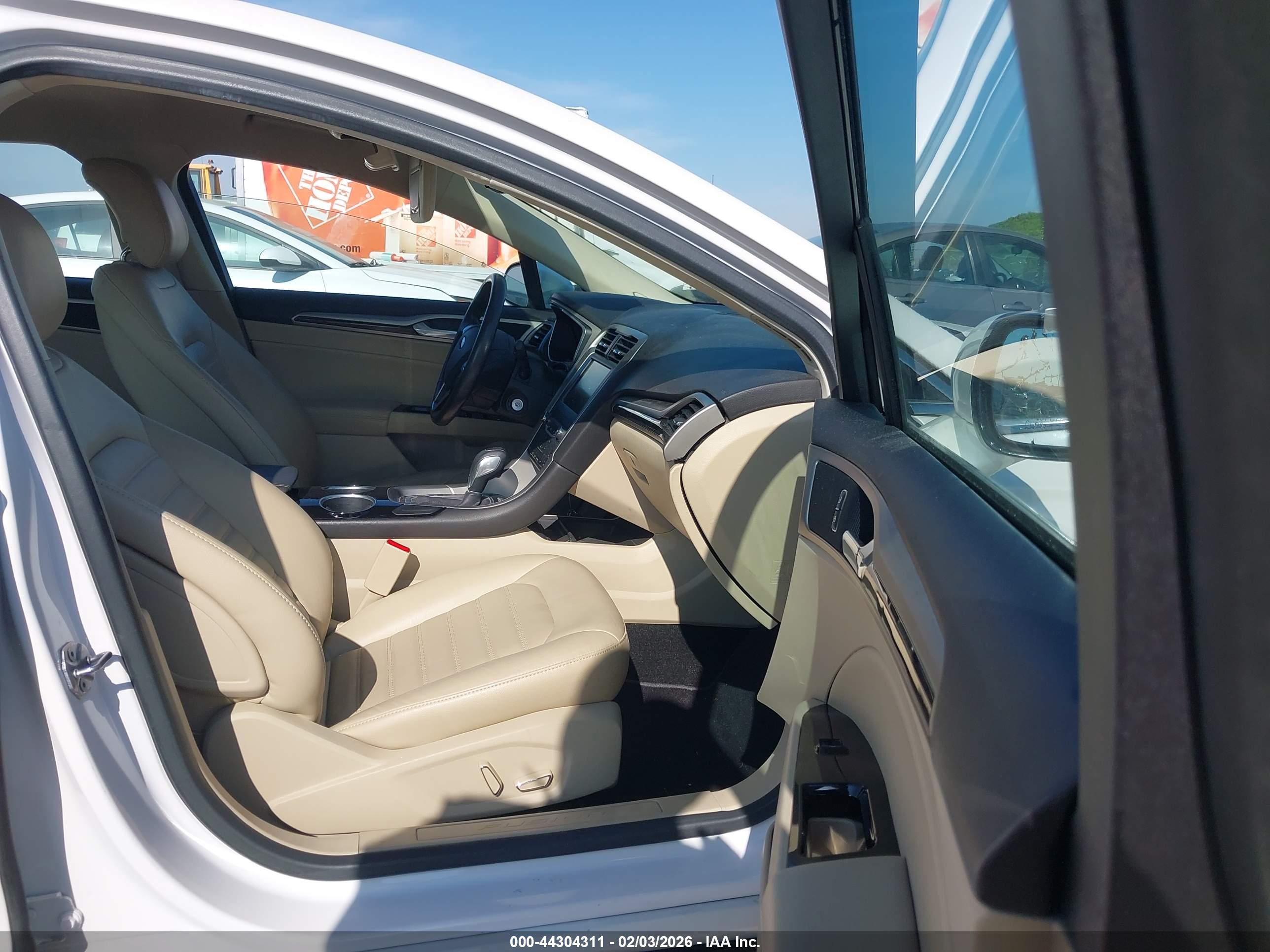 FORD FUSION image 5