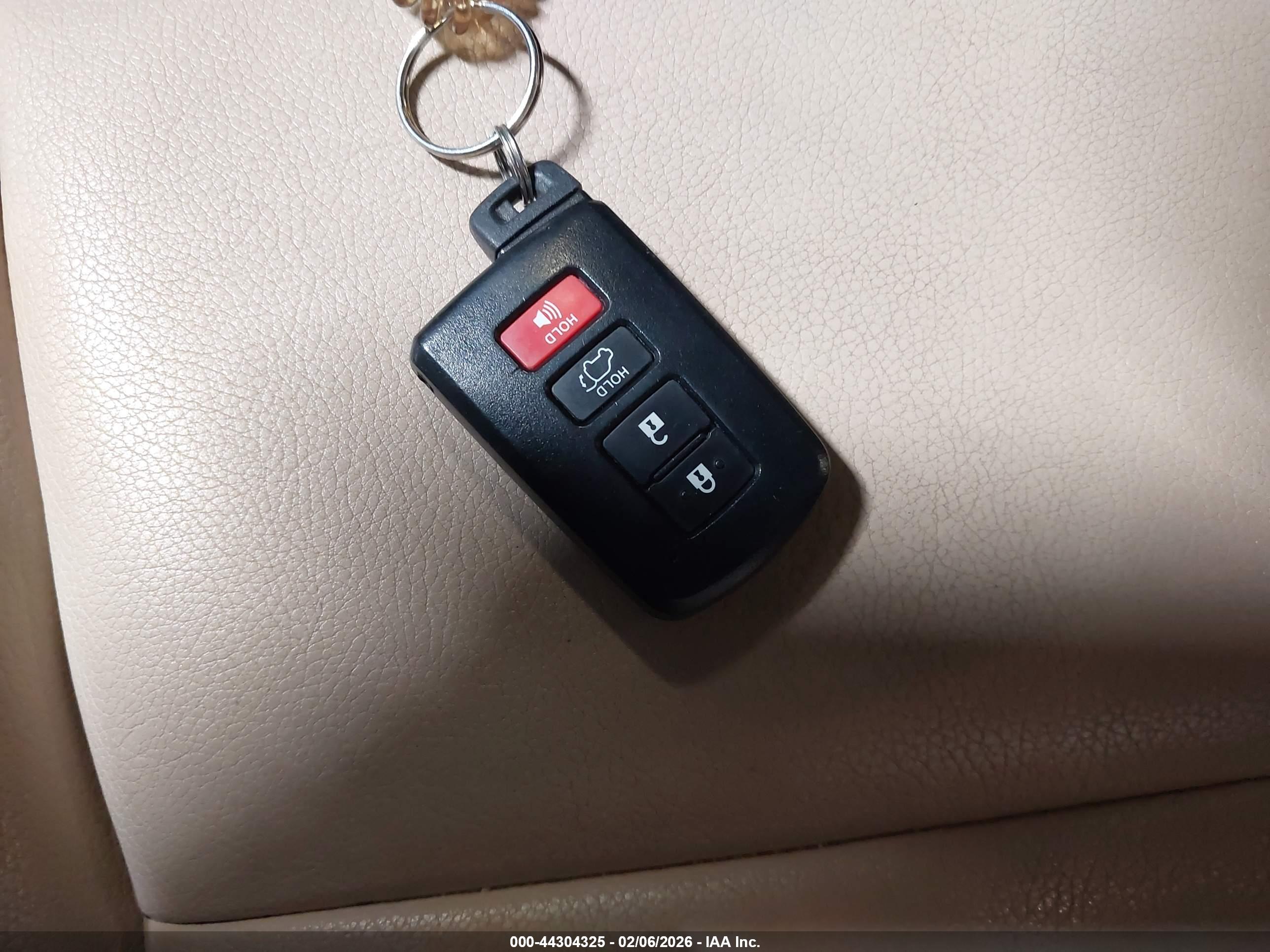 TOYOTA RAV4 image 11