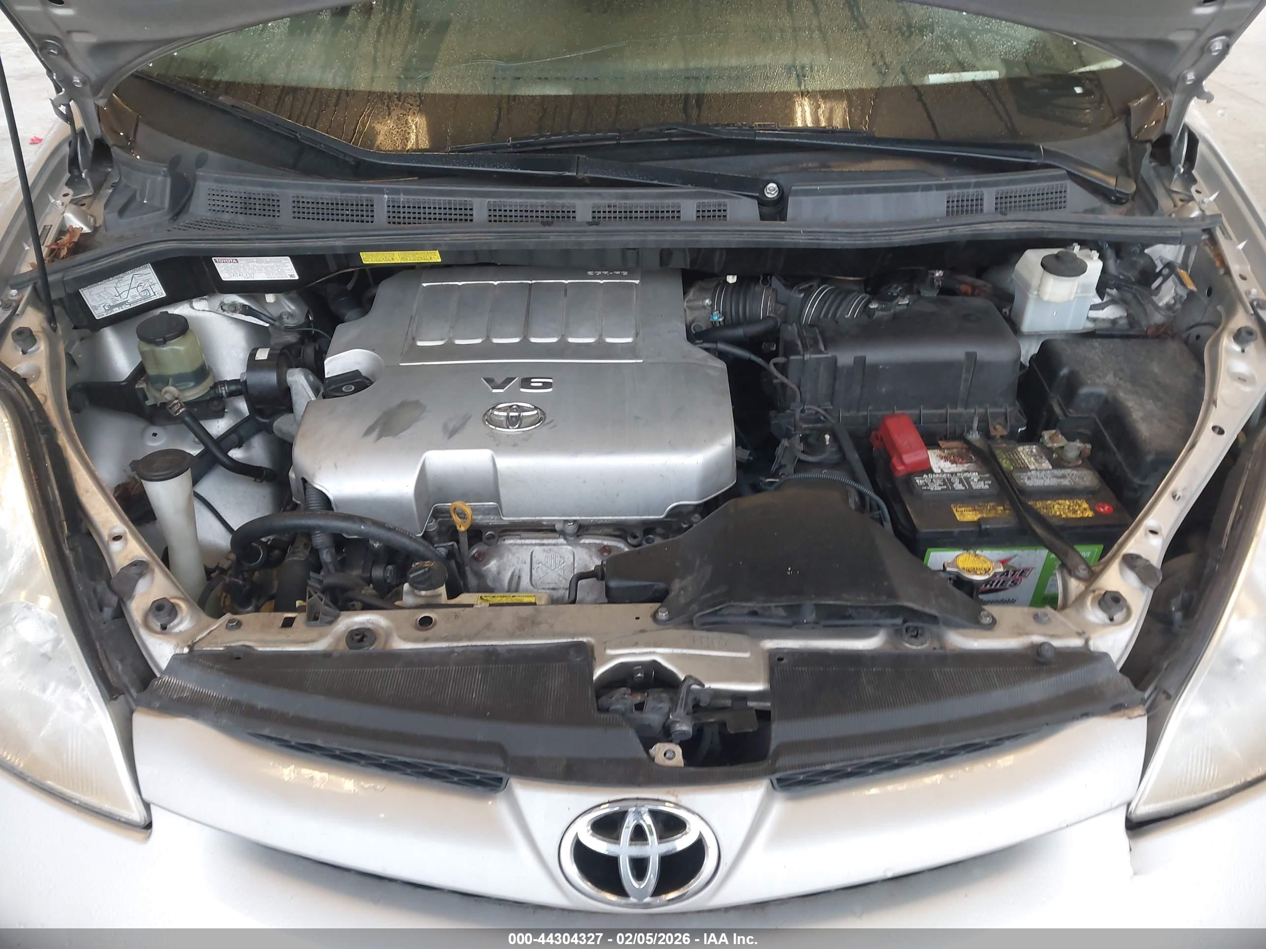 TOYOTA SIENNA image 10