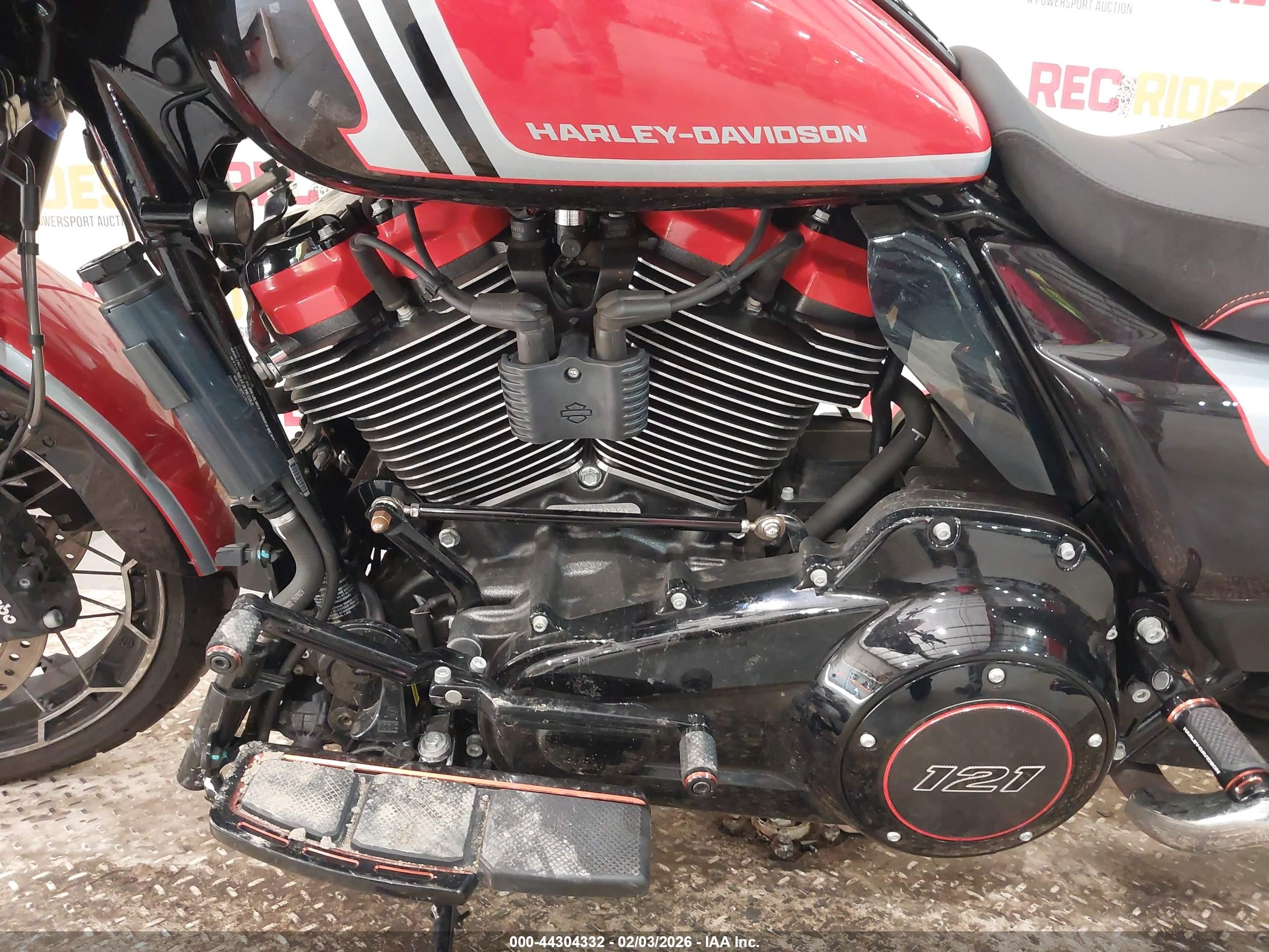 HARLEY-DAVIDSON FLHXSE image 9