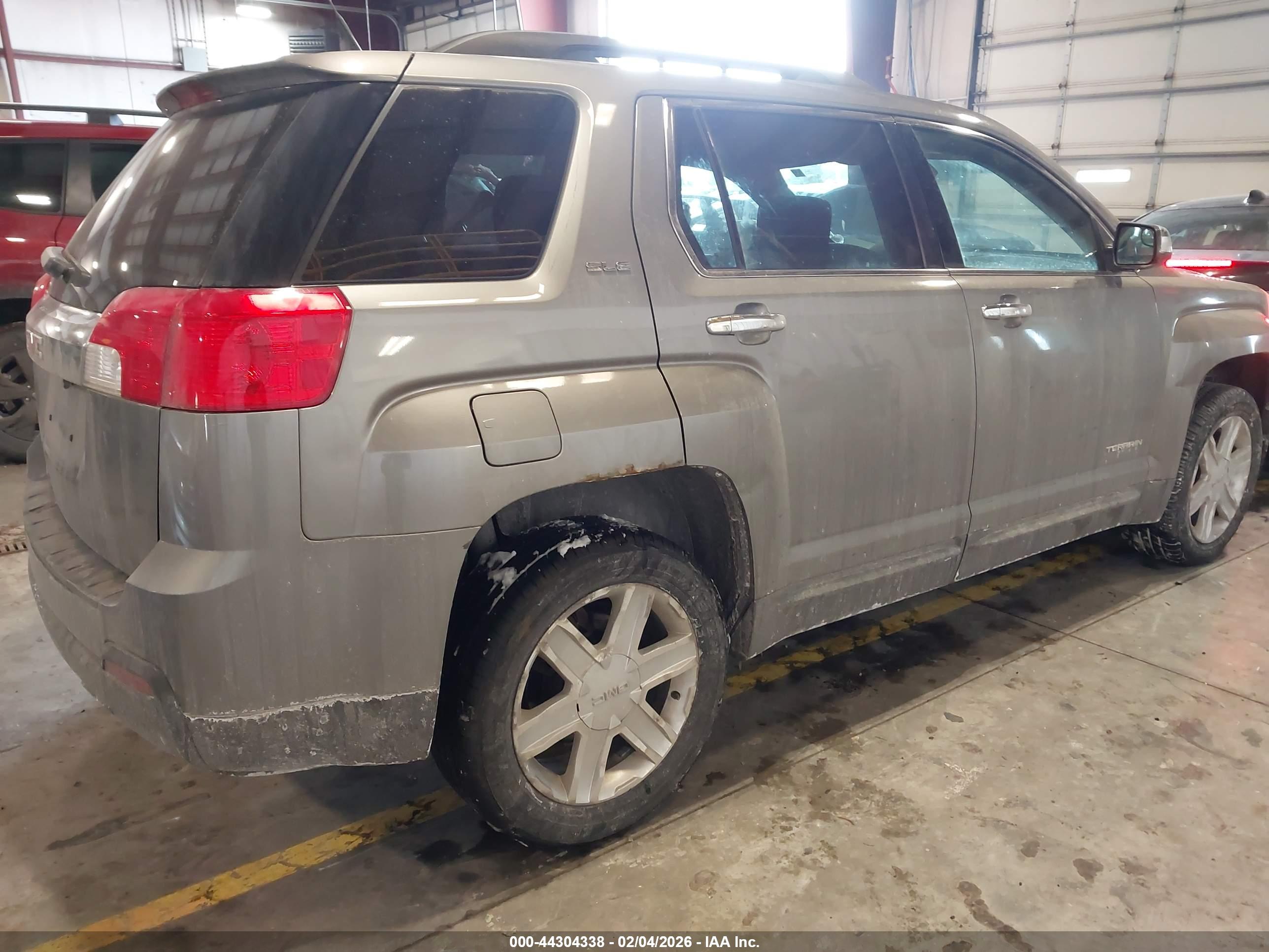 GMC TERRAIN image 4