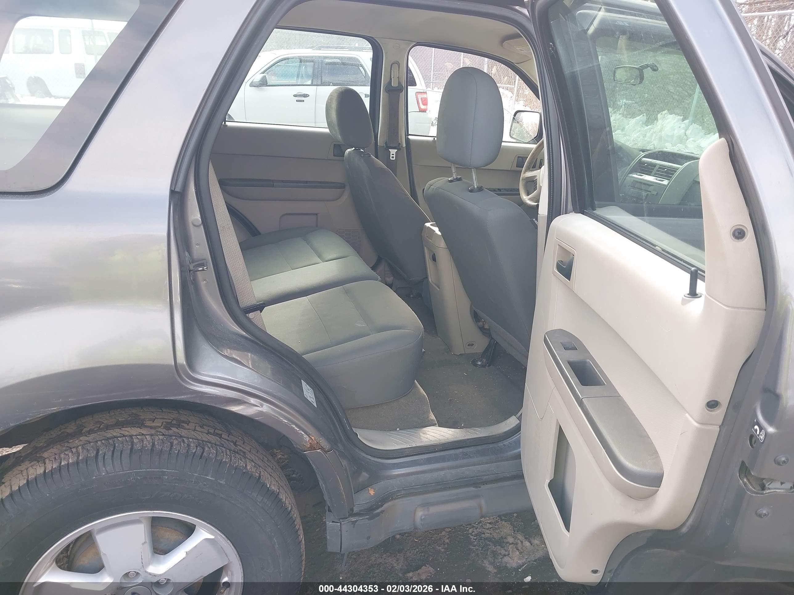FORD ESCAPE image 8