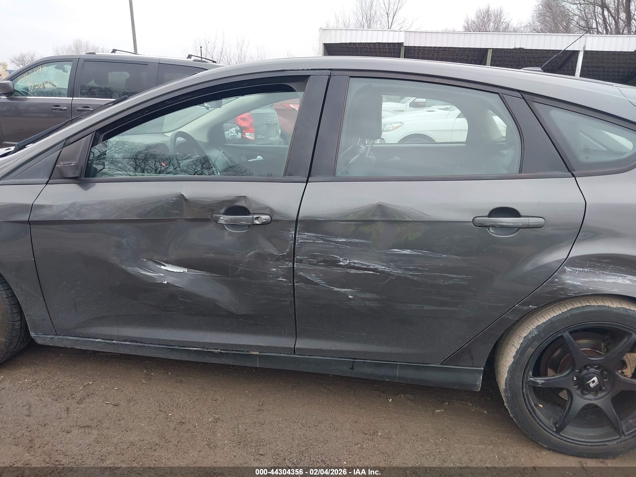 FORD FOCUS image 6