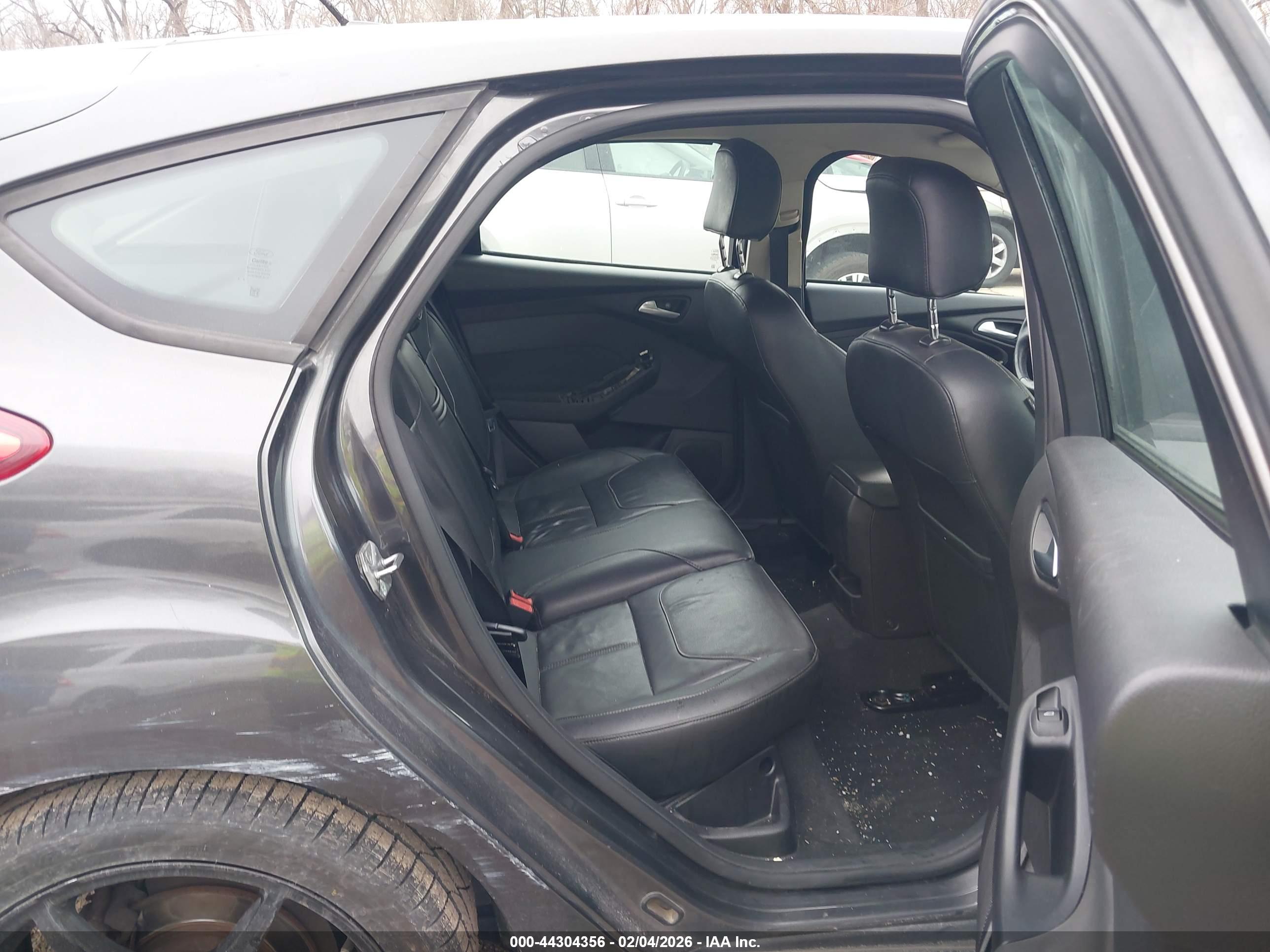 FORD FOCUS image 8