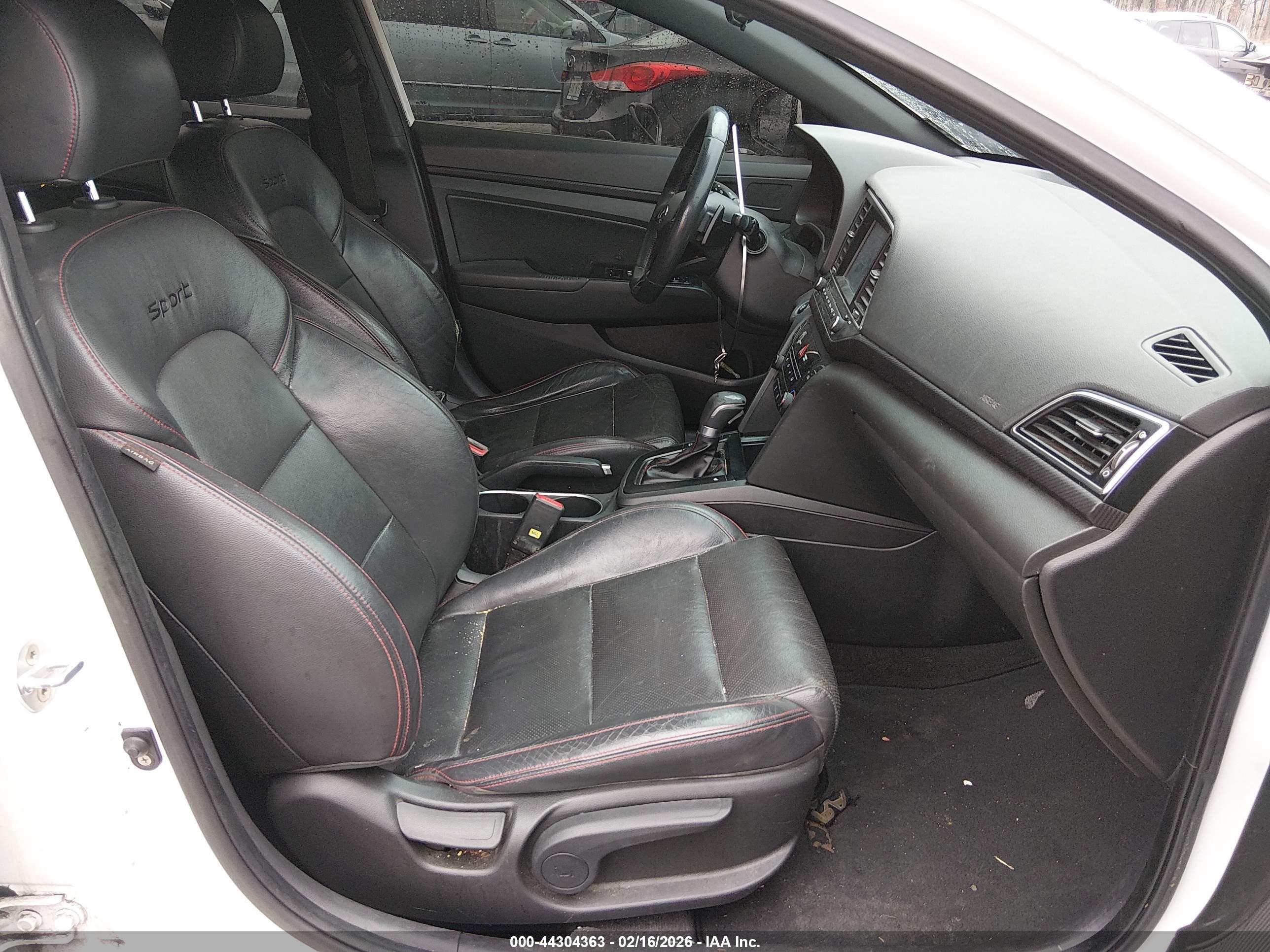 HYUNDAI ELANTRA image 5