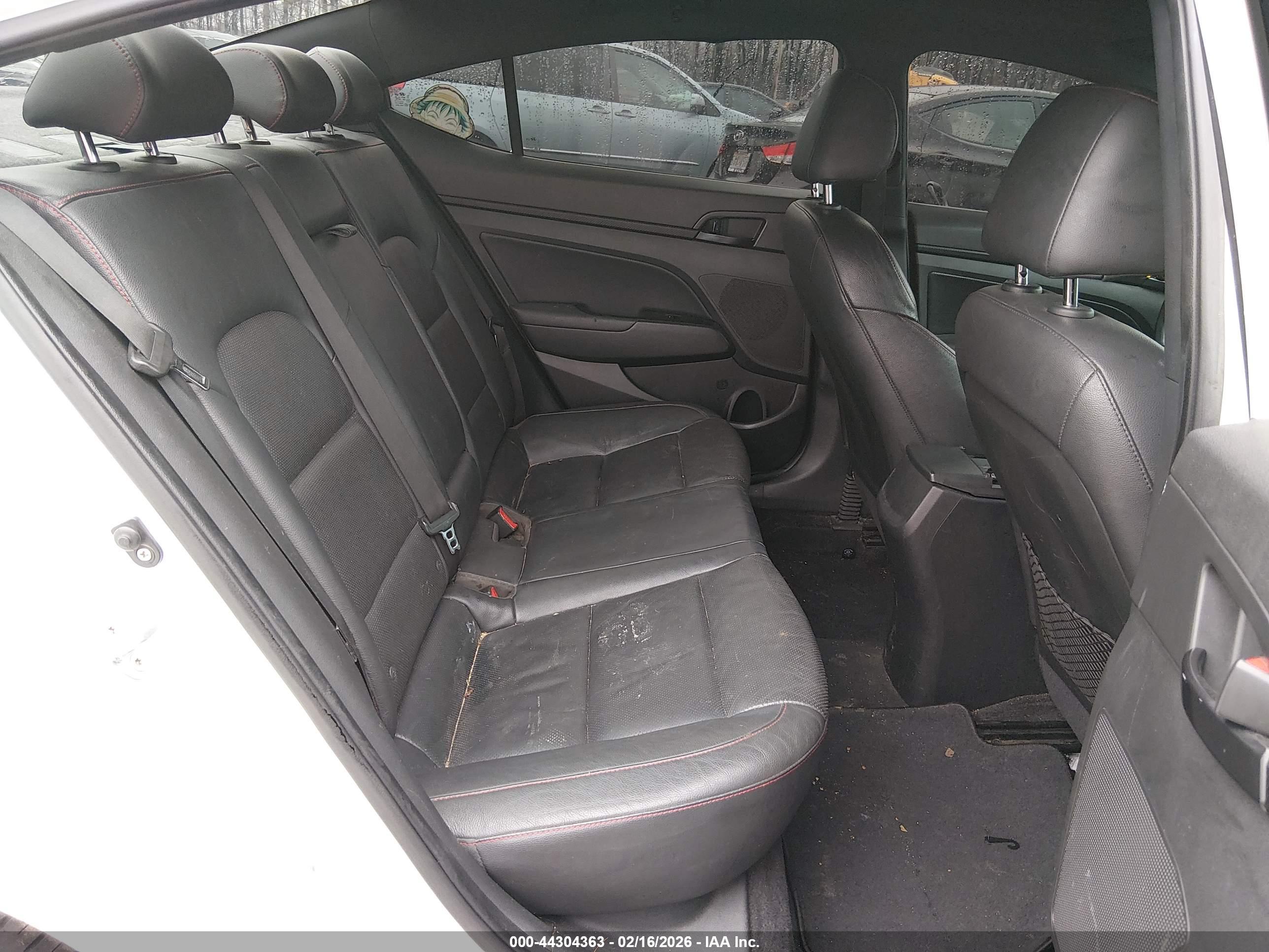 HYUNDAI ELANTRA image 8