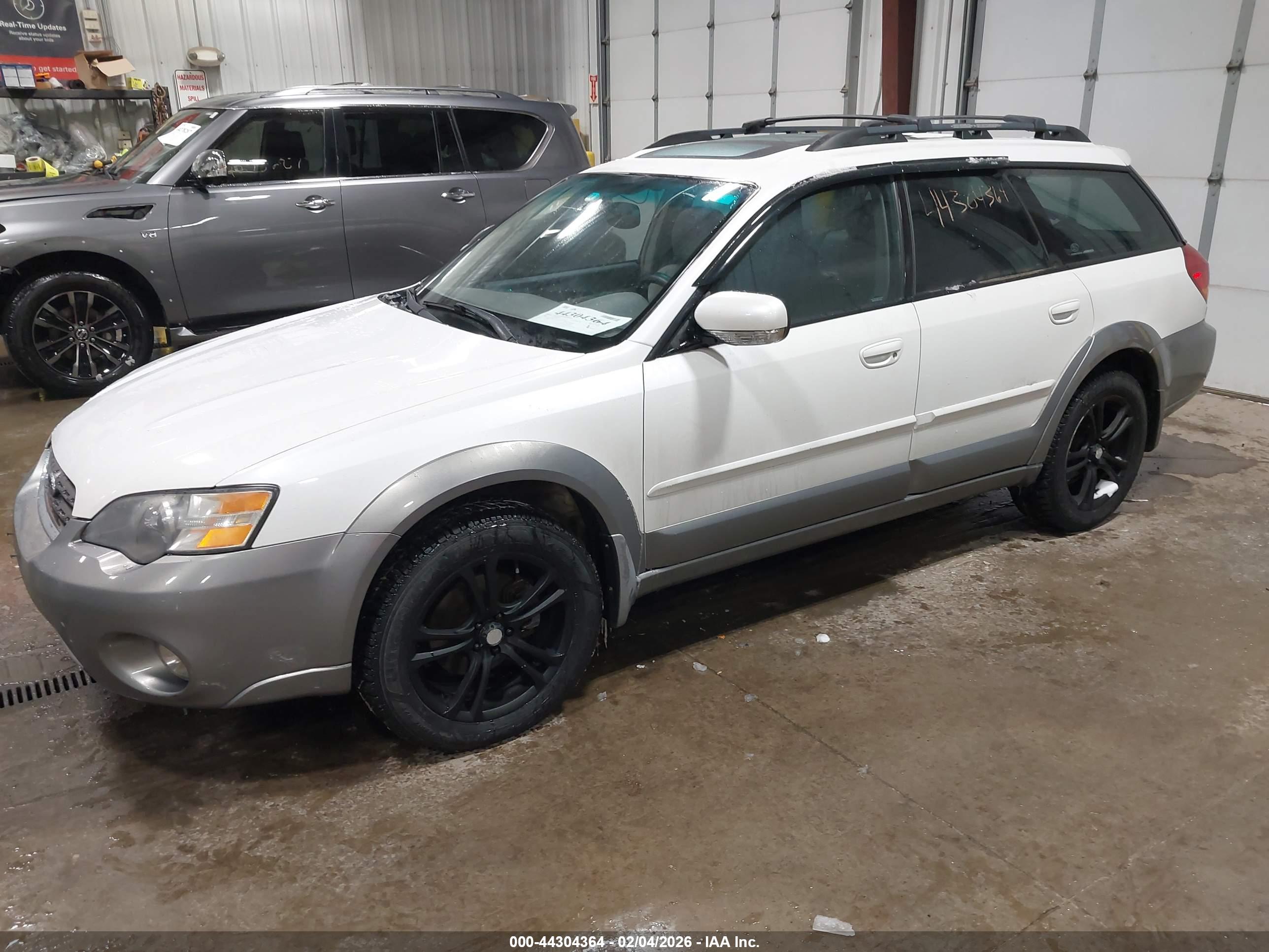 SUBARU OUTBACK image 2
