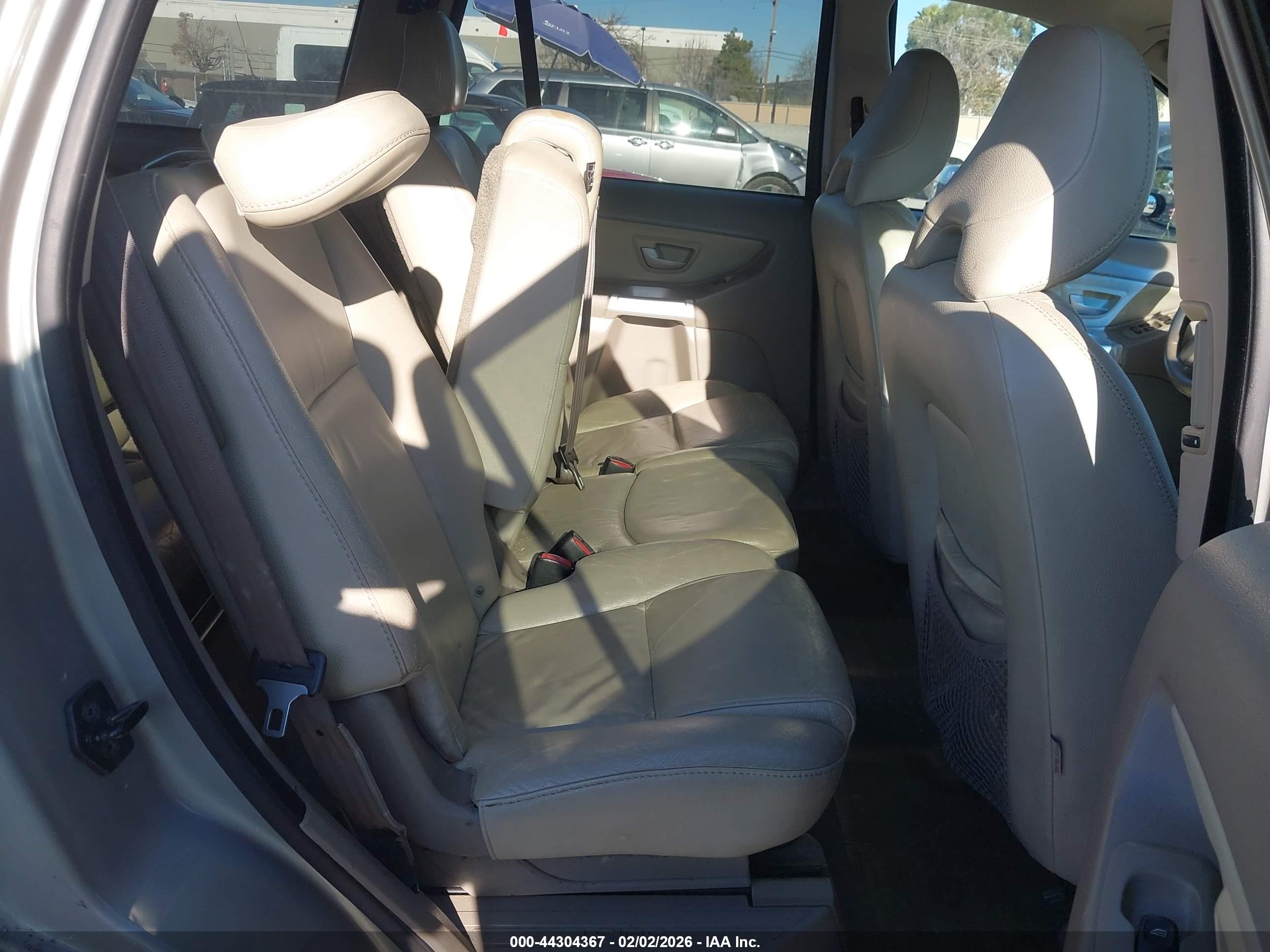 VOLVO XC90 image 8