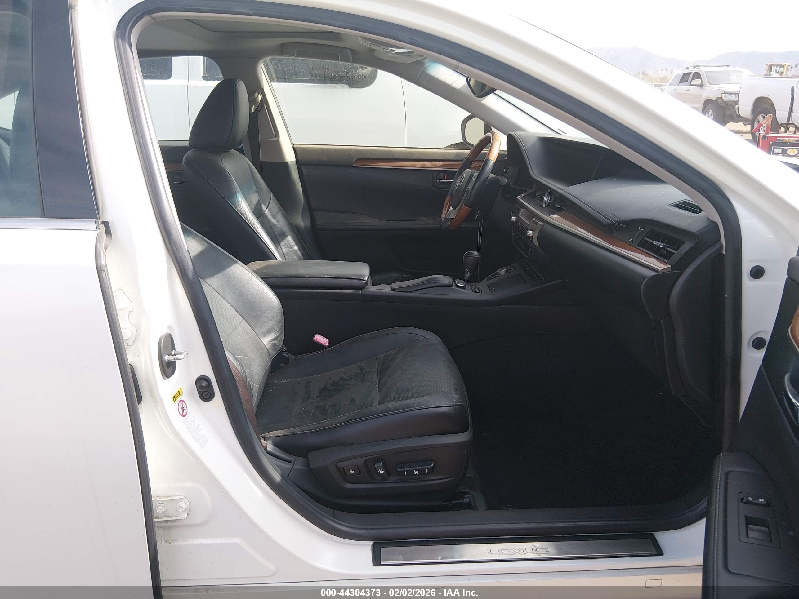 LEXUS ES image 5