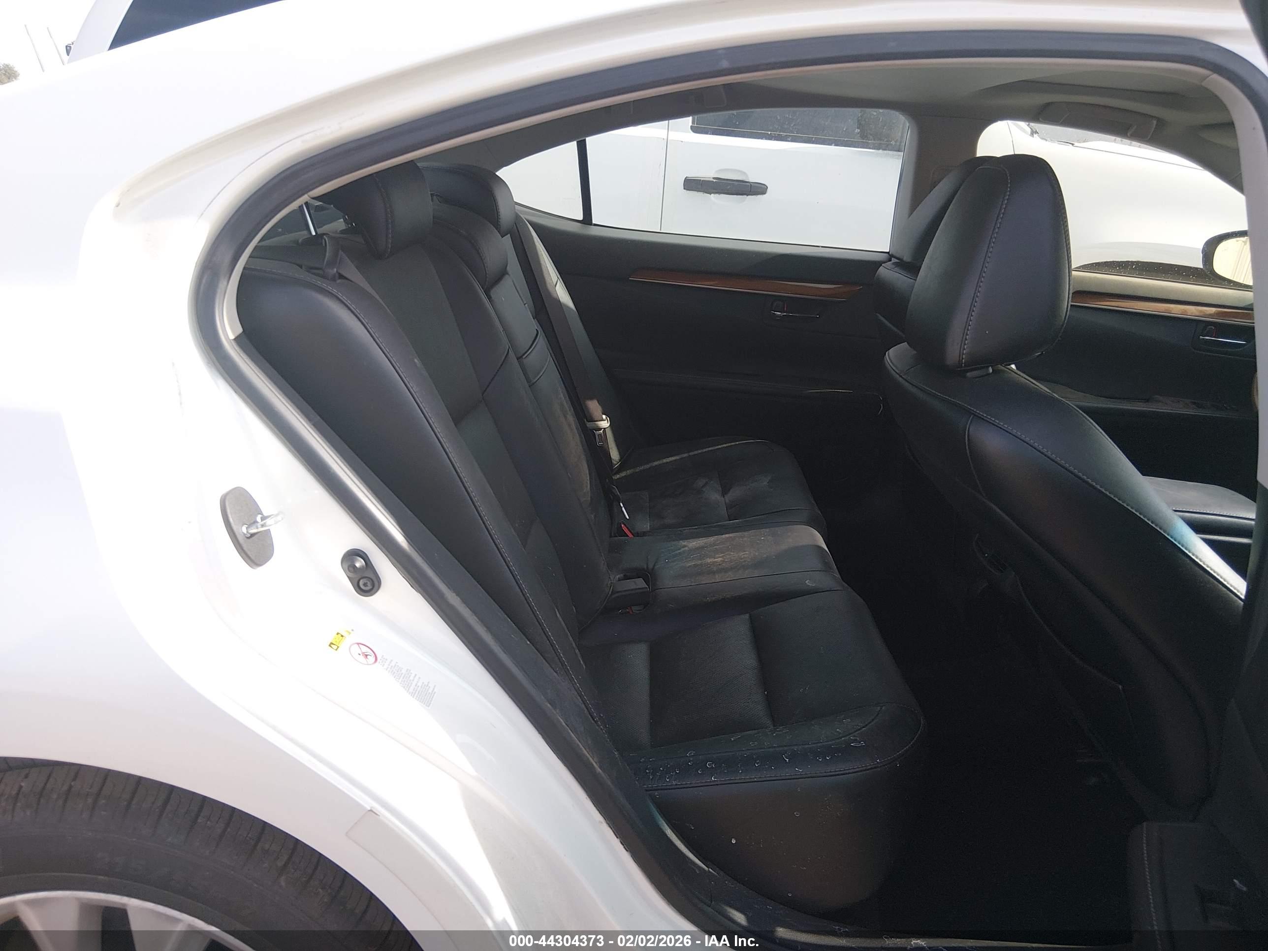 LEXUS ES image 8