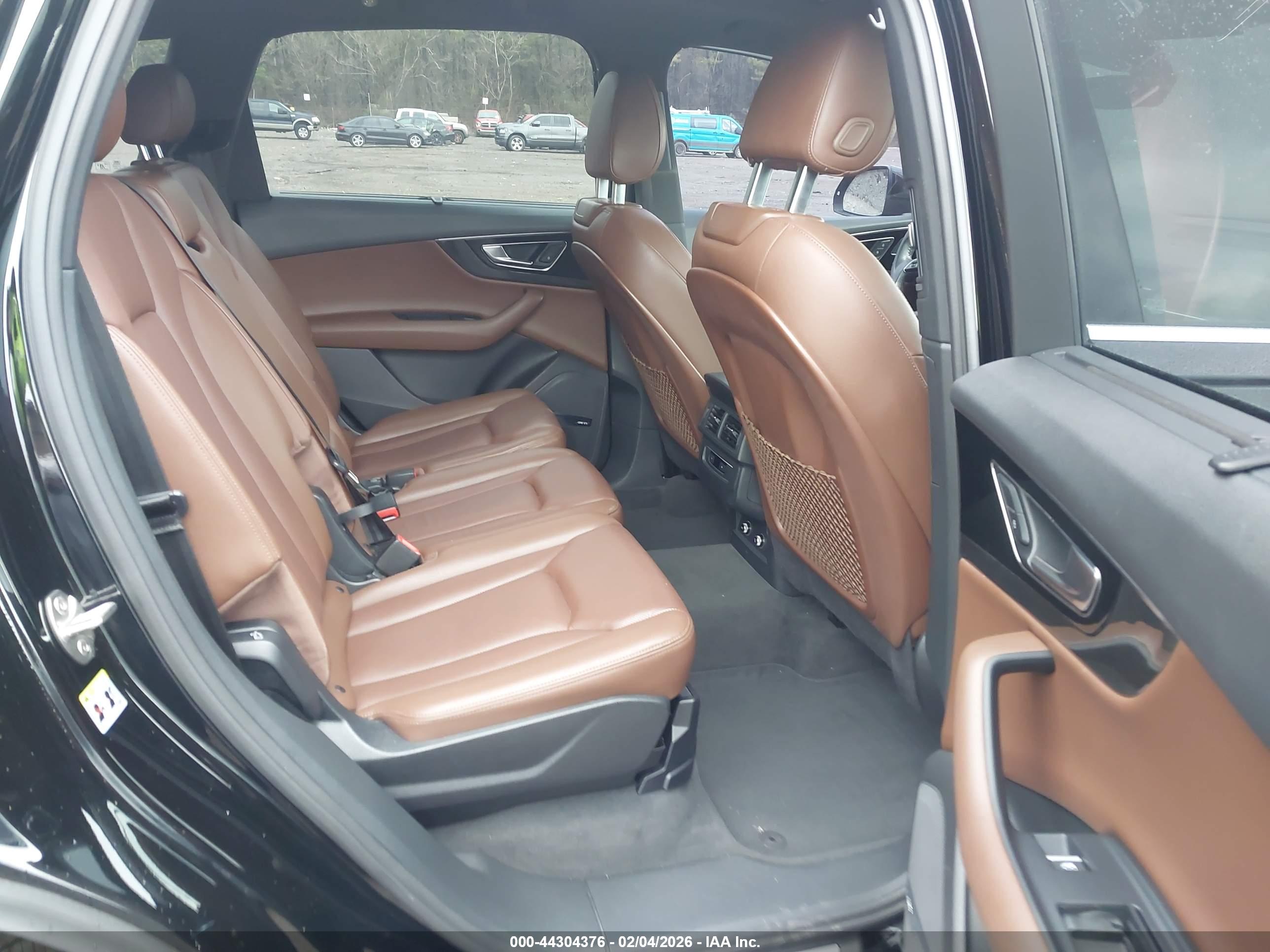 AUDI Q7 image 8
