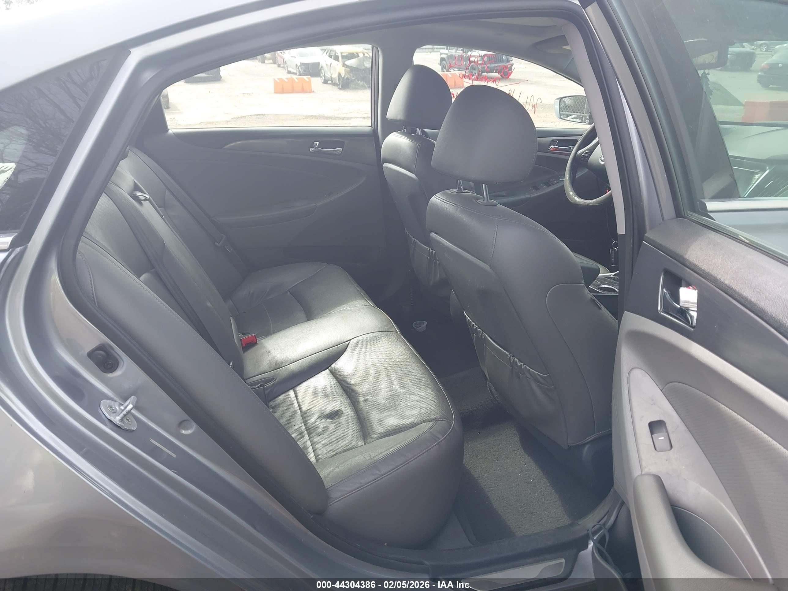 HYUNDAI SONATA image 8