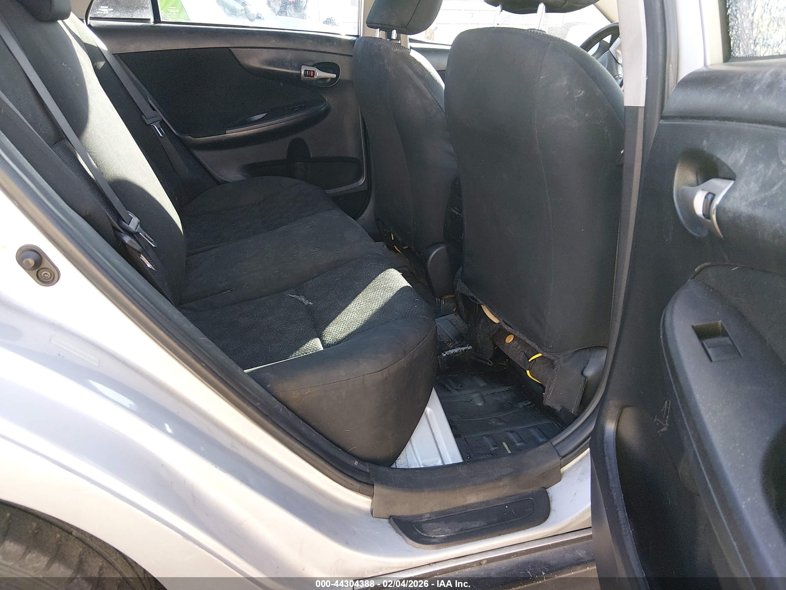 TOYOTA COROLLA image 8