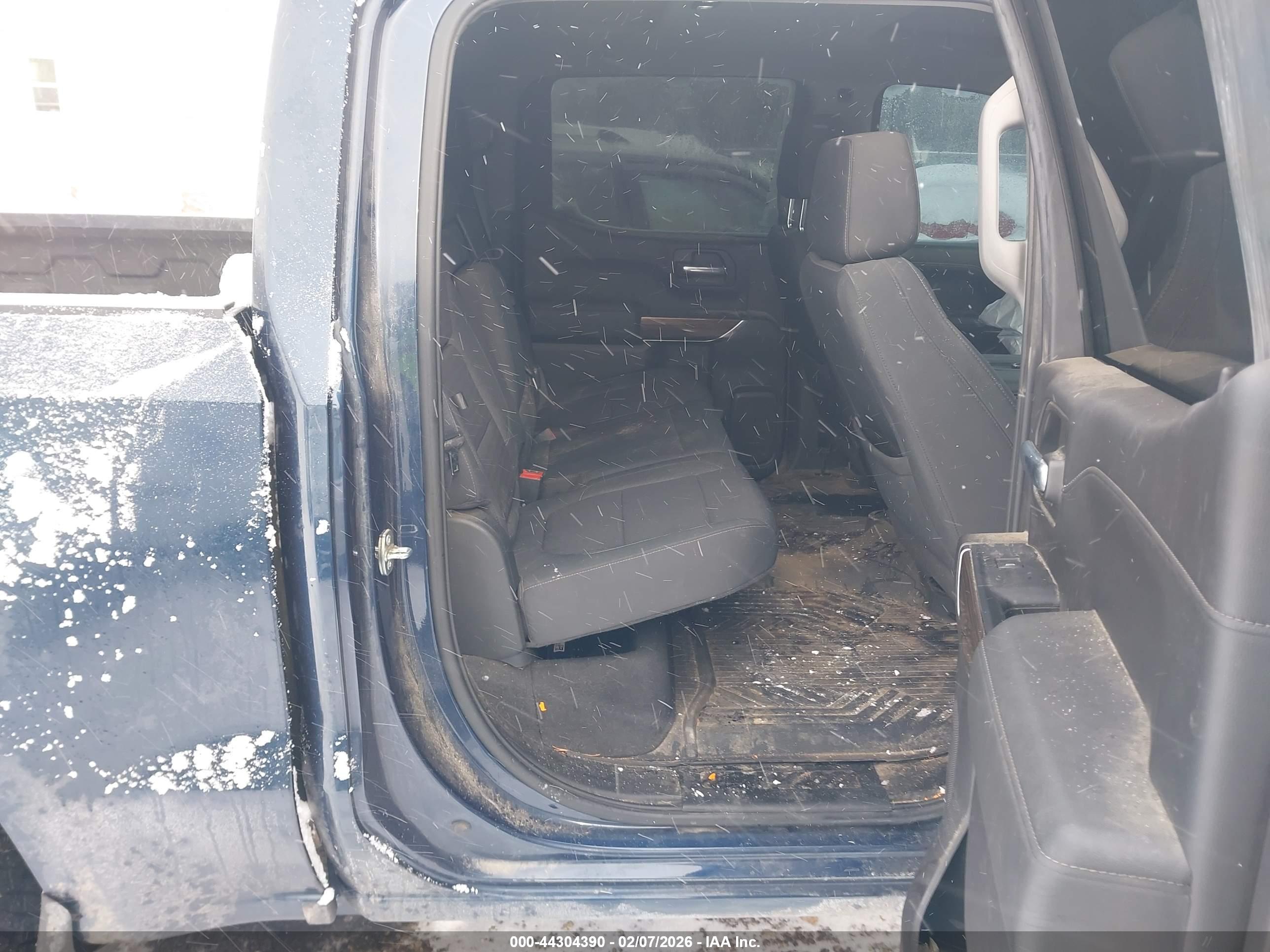 CHEVROLET SILVERADO image 8