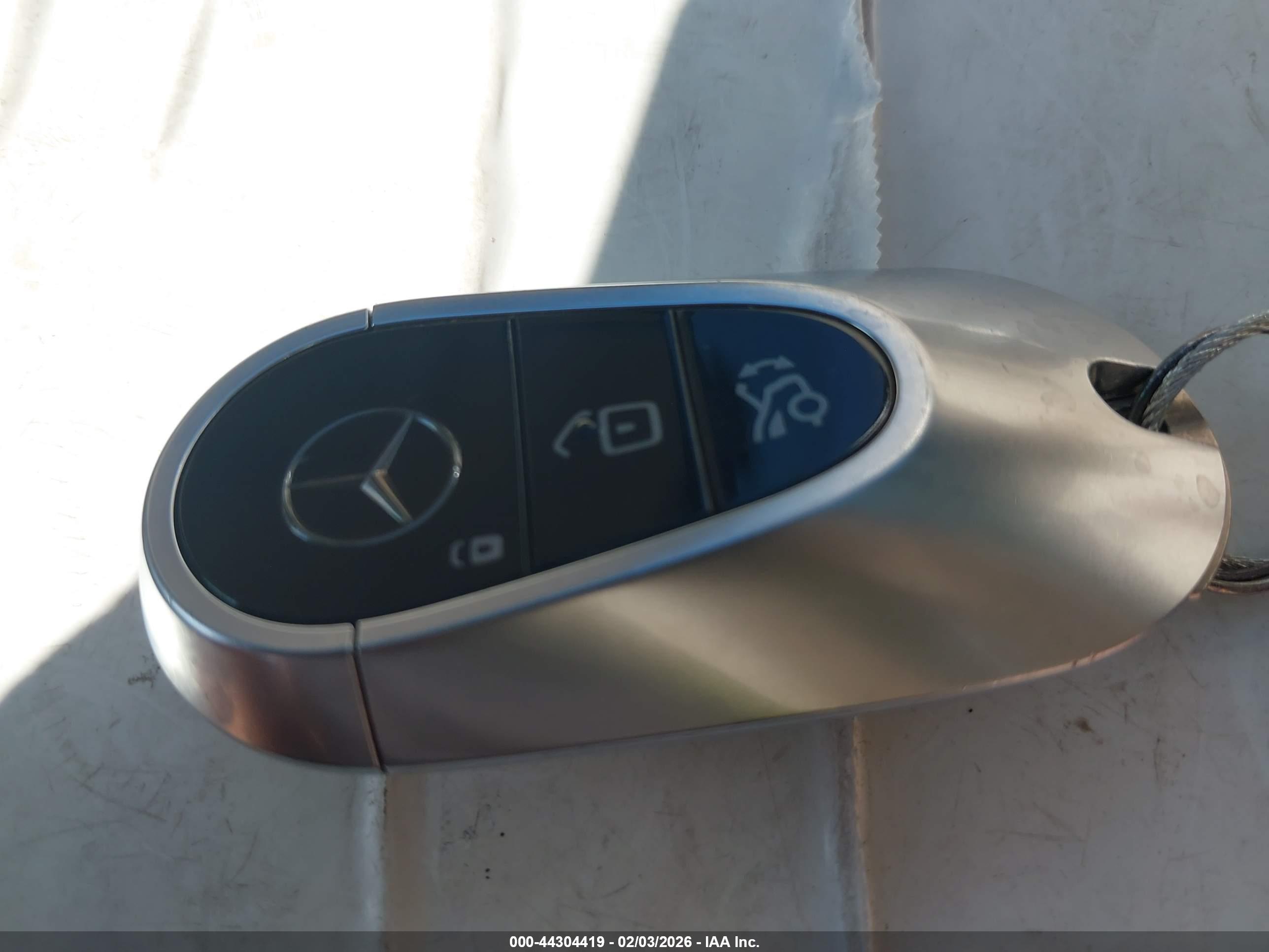 MERCEDES-BENZ EQS image 11