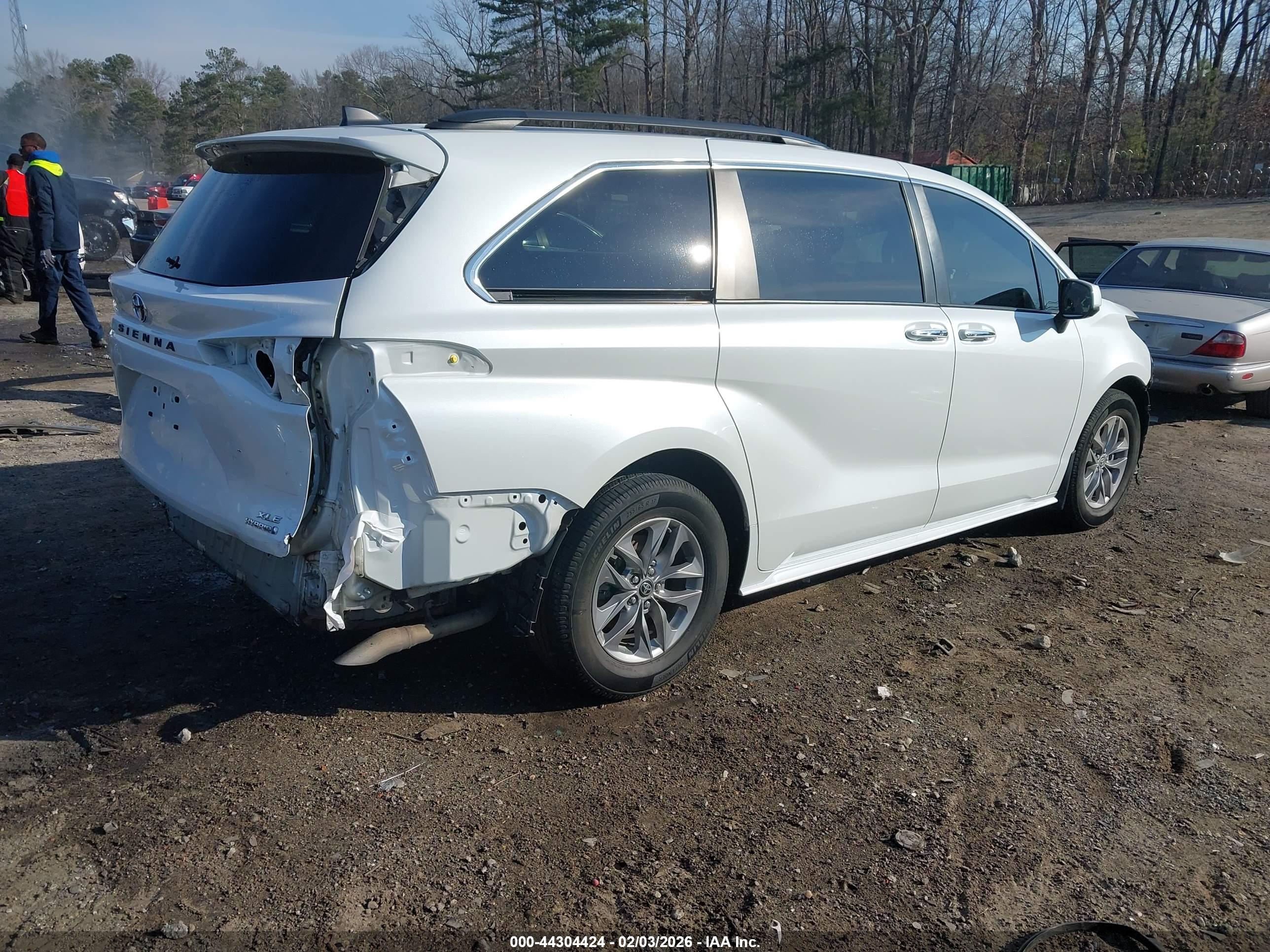 TOYOTA SIENNA image 4